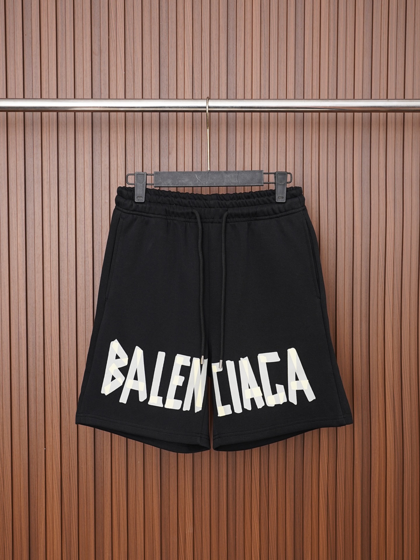 P75 Número de modelo/C032 Pantalones cortos con estampado de letras de cinta de París, tejido: algodón puro compuesto p…