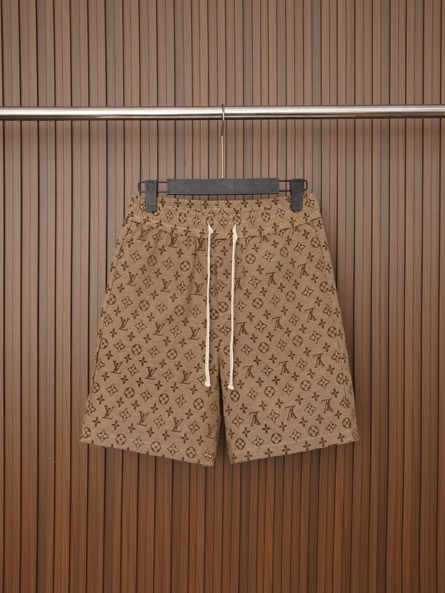 Número de modelo P80/C035 LV Louis Vuitton pantalones cortos de mezclilla jacquard con logo en toda la prenda, mismo es…