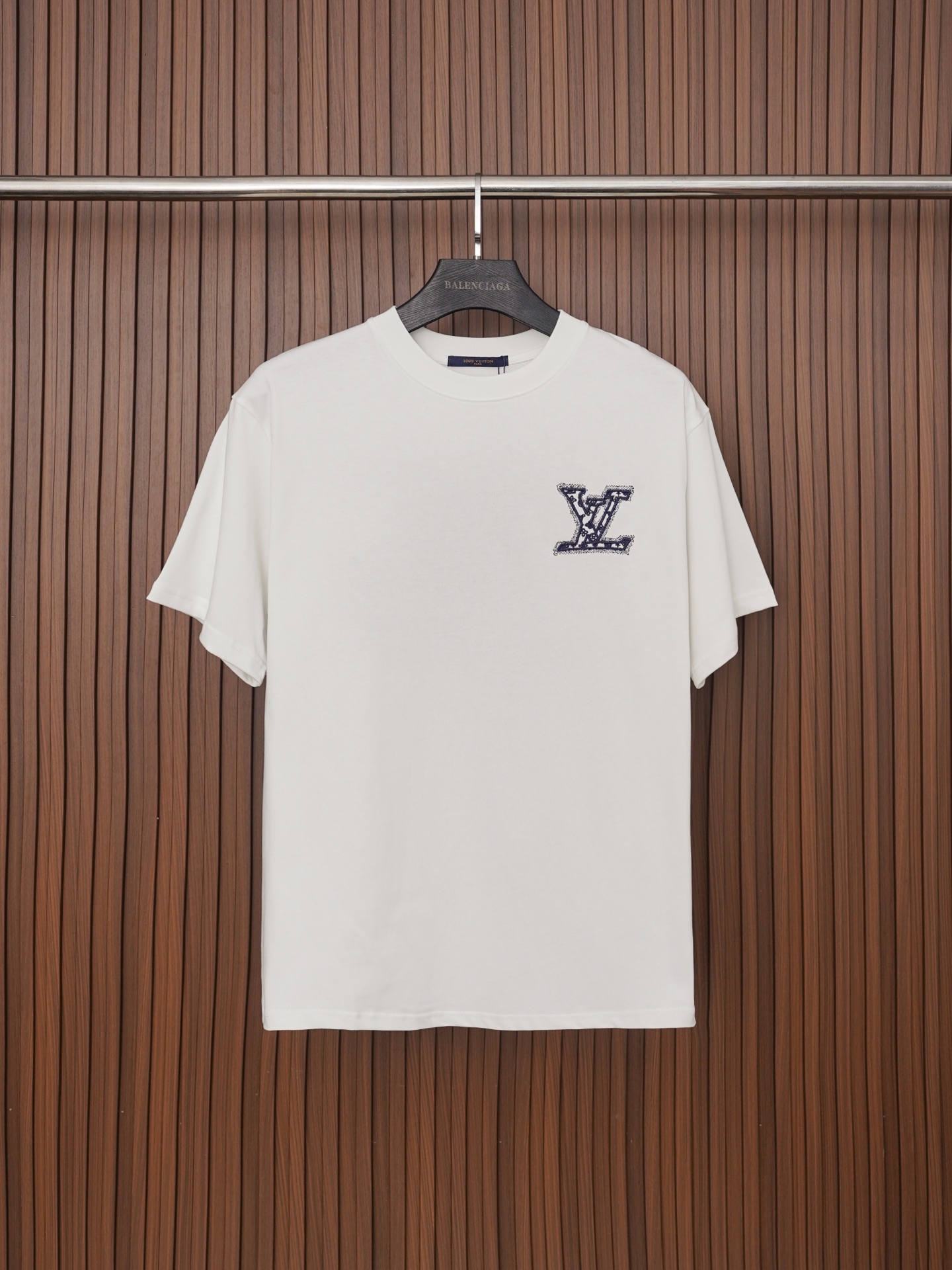 Número de modelo P70/C038 Camiseta de manga corta con bordado tridimensional con letras LV y logotipo grande Tela: 32 h…