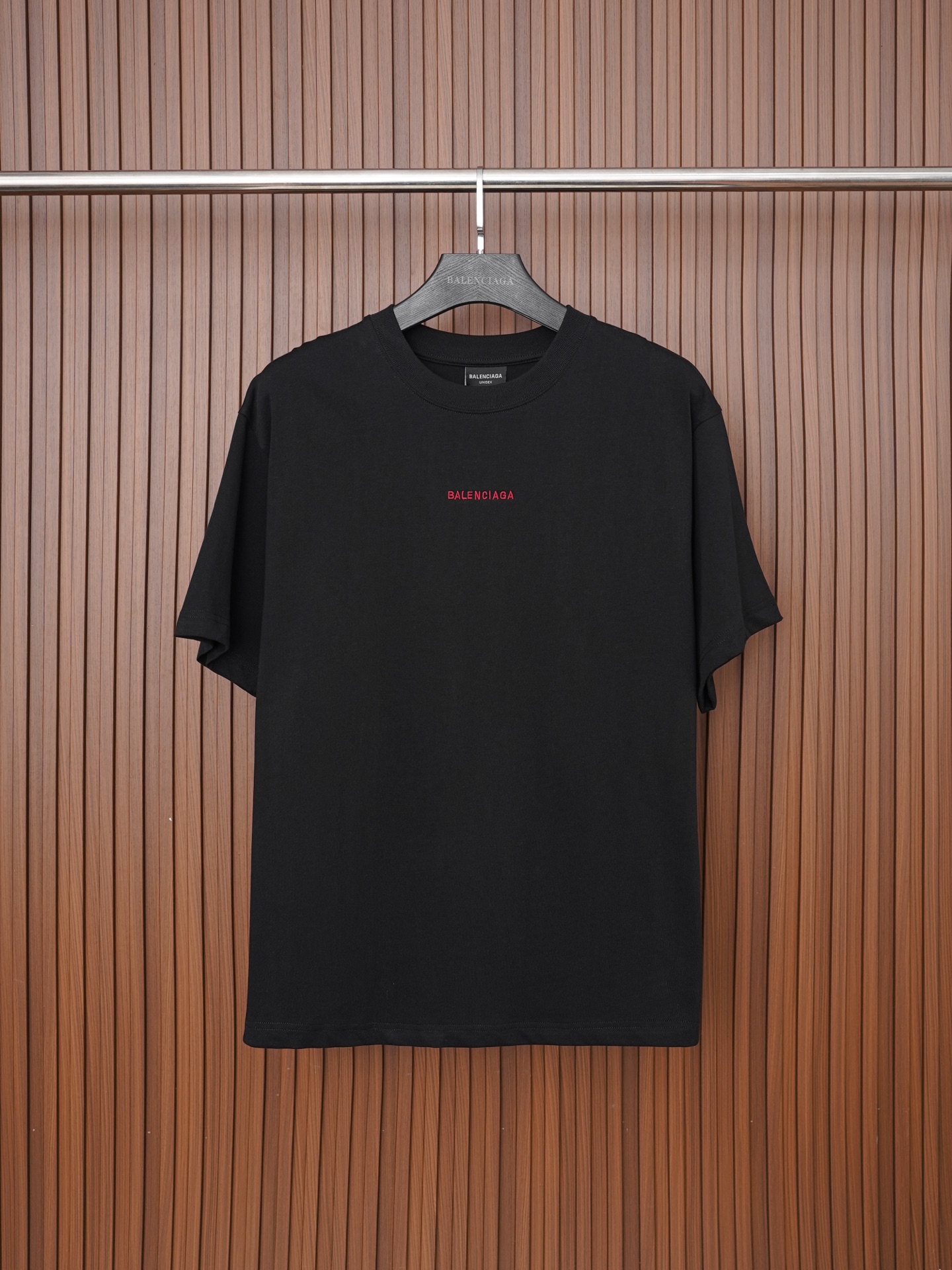 P75 Número de modelo/C049 Camiseta de manga corta con bordado de letras y etiqueta roja de París. Tejido: 32 hilos dobl…