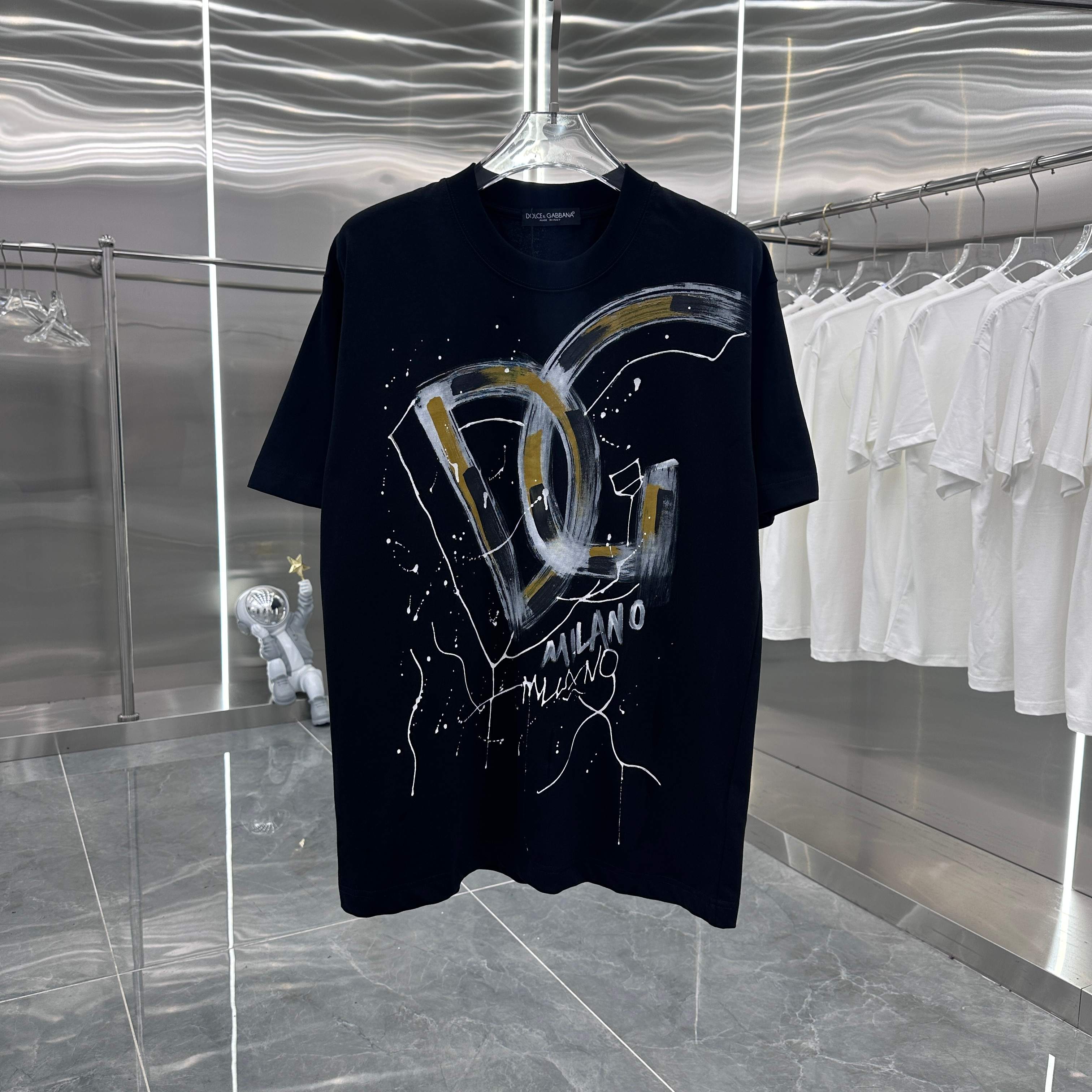 PYE \nDG 春夏新款  logo手绘  男女同款宽松版 S M L XL XXL 五个码 颜色：白色 黑色 