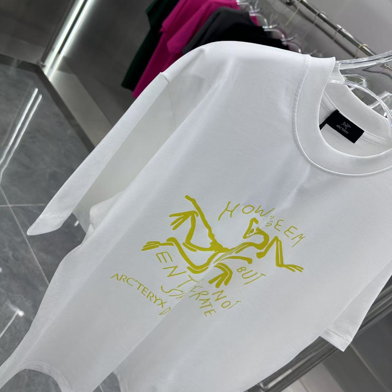  💰110
鸟牌 2025春夏新款 圆领短袖t恤  个性印花  男女同款 S M L XL XXL 五个码 黑色 白色 棕色