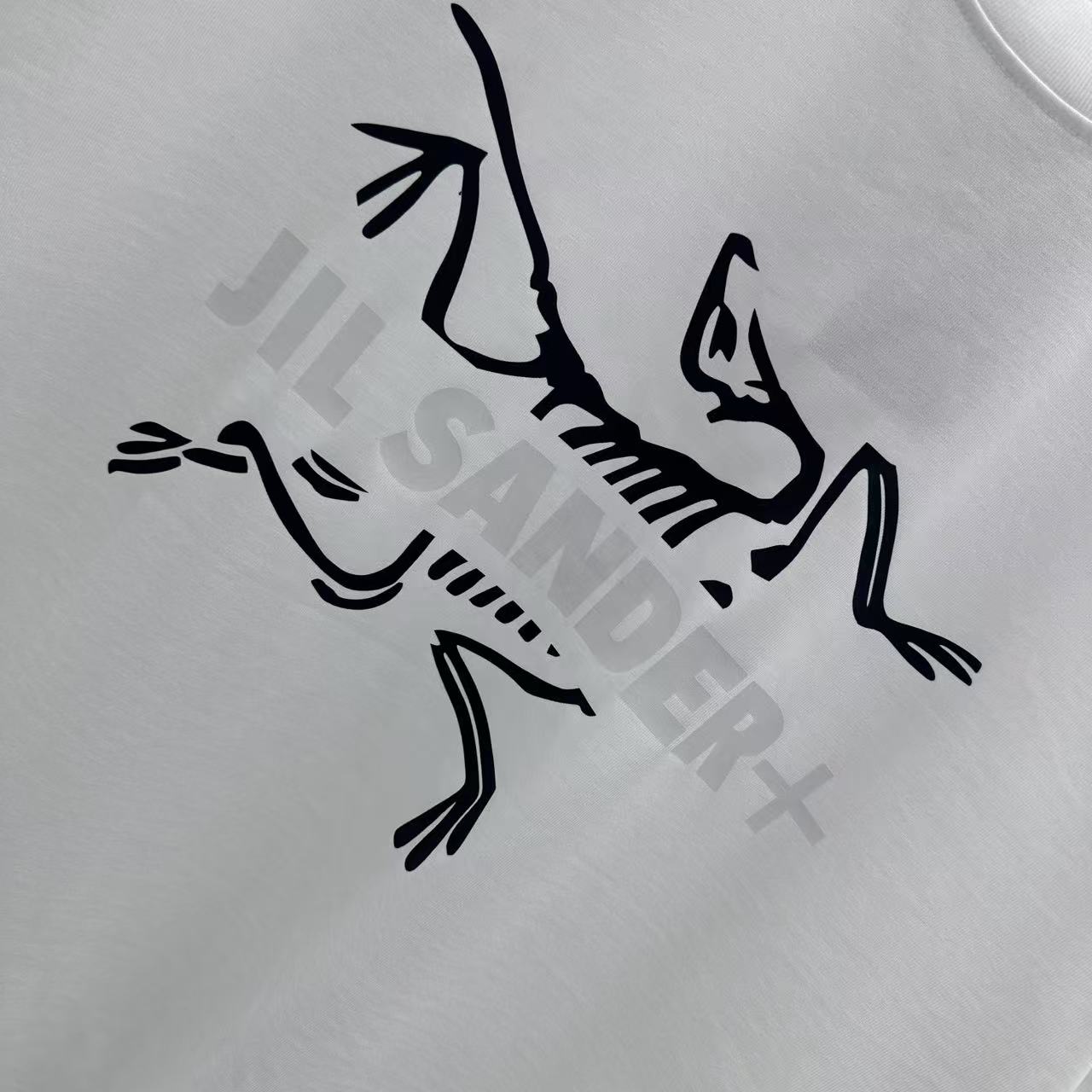  💰110
鸟牌 2025春夏新款 圆领短袖t恤  个性印花  男女同款 S M L XL XXL 五个码 黑色 白色 酒红色