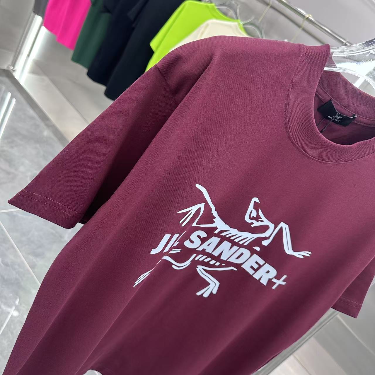  💰110
鸟牌 2025春夏新款 圆领短袖t恤  个性印花  男女同款 S M L XL XXL 五个码 黑色 白色 酒红色
