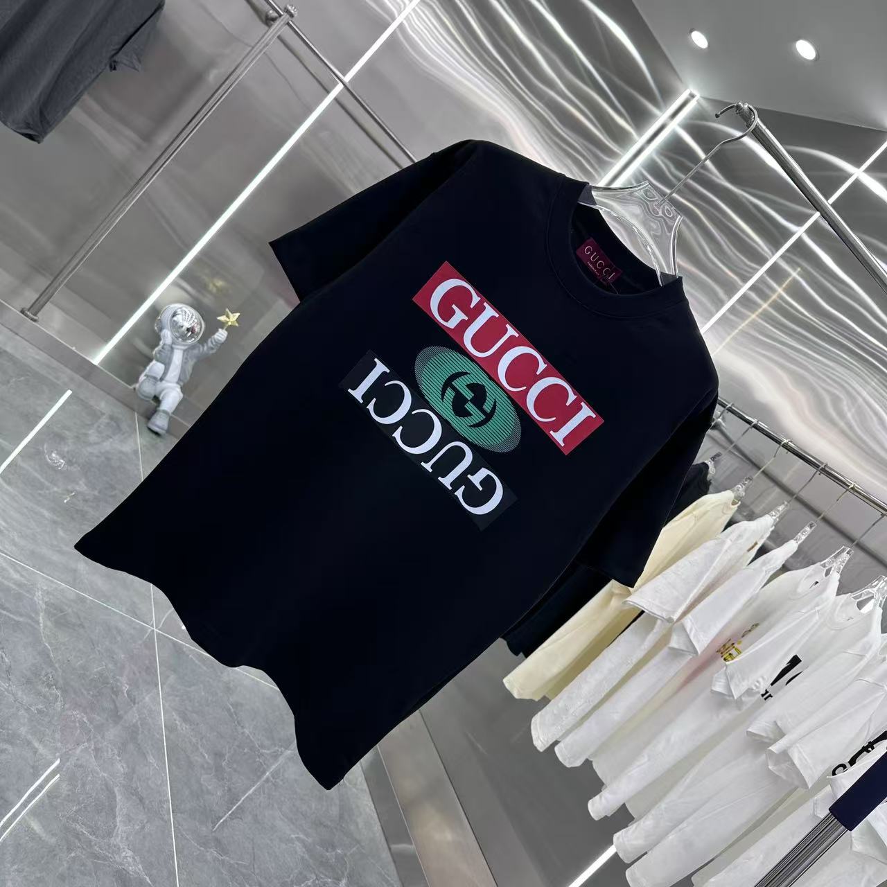  💰110
GU 2025春夏新款 圆领短袖t恤  个性印花  男女同款 S M L XL XXL 五个码 黑色 杏色