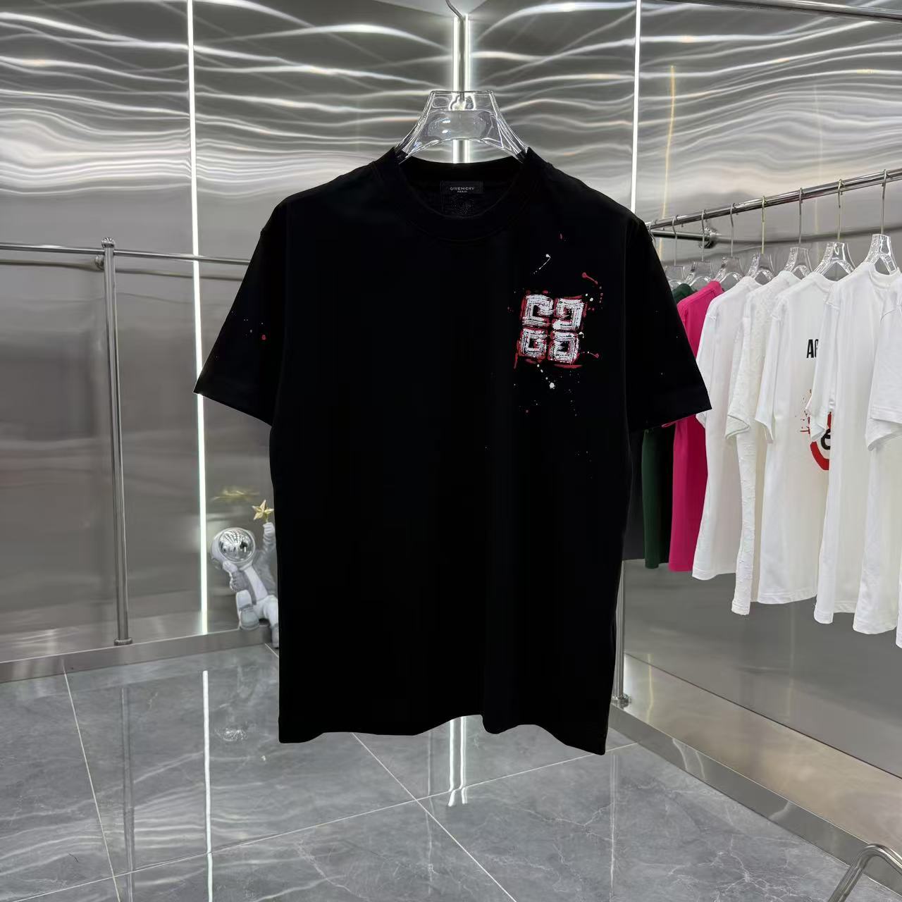 Givenchy Men's Spring/Summer 2025 Hand-Painted Splatter Logo T-Shirt 1 a1747019920032 3202