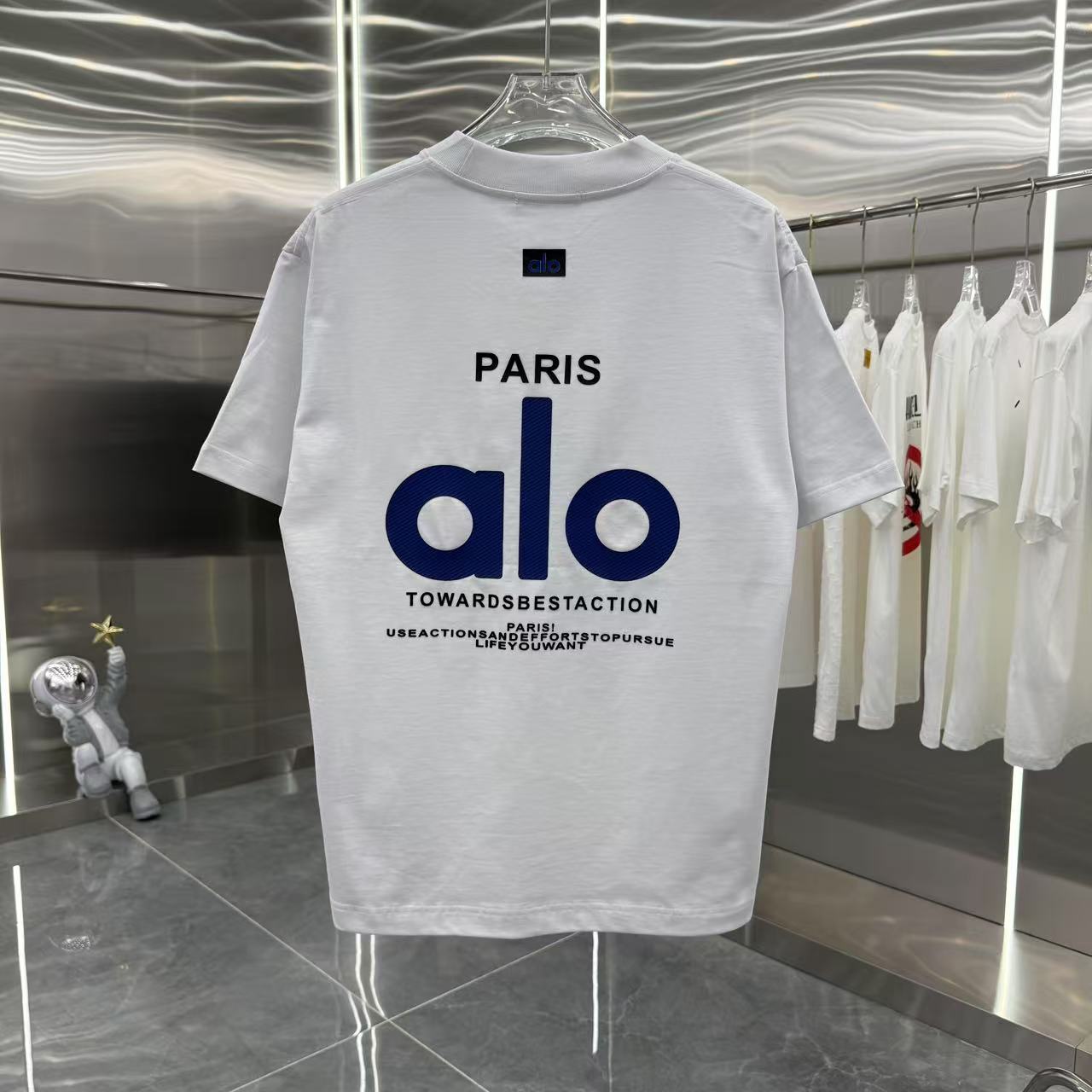 💰125 alo 2025春秋新款 320克定制面料 圆领短袖 个性硅胶  男女同款宽松版 S M L XL XXL 五个码 颜色 黑色 白色 灰色 