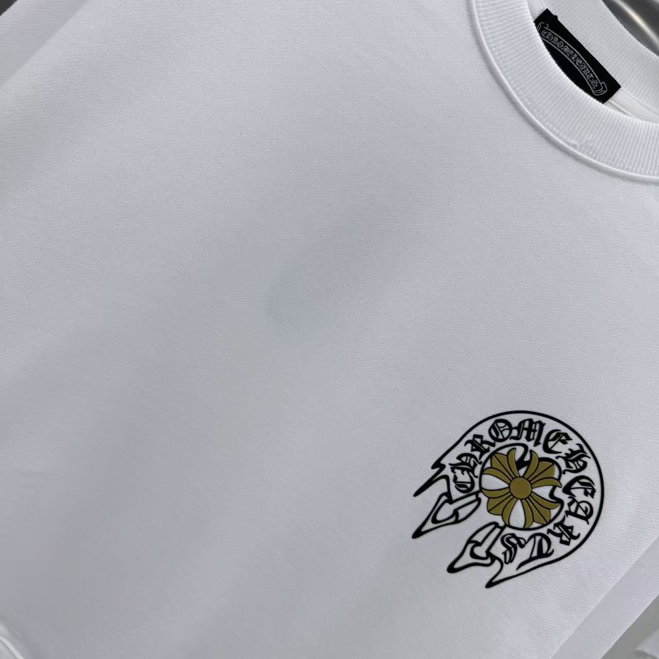 💰150 CH 2025秋冬新款 定制面料 圆领长袖卫衣 重叠刻字模+植绒十字架 男女同款宽松版 S M L XL XXL 五个码 颜色 黑色 白色