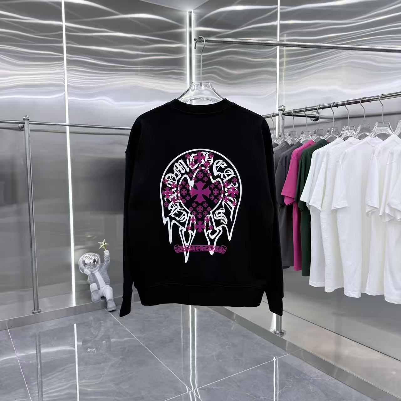 💰150 CH 2025秋冬新款 定制面料 圆领长袖卫衣 重叠刻字模+植绒十字架 男女同款宽松版 S M L XL XXL 五个码 颜色 黑色 白色