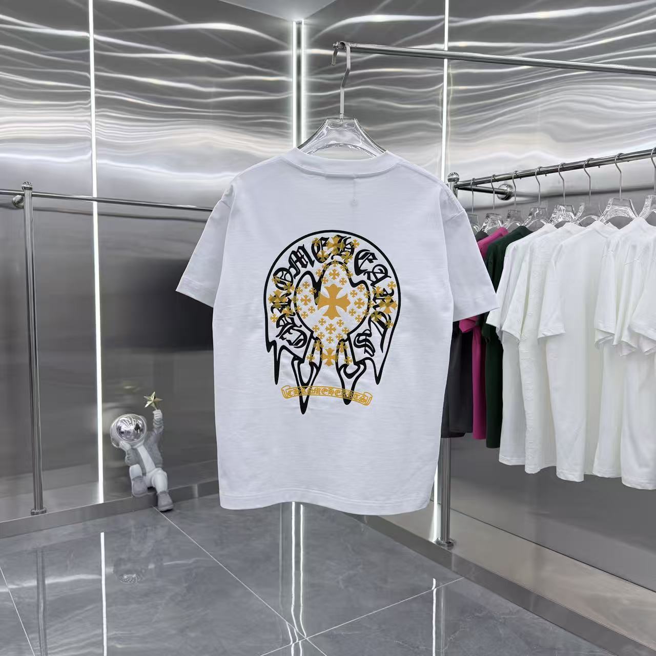 💰130 CH 2025秋冬新款 320克定制面料 圆领短袖 重叠刻字模+植绒十字架 男女同款宽松版 S M L XL XXL 五个码 颜色 黑色 白色