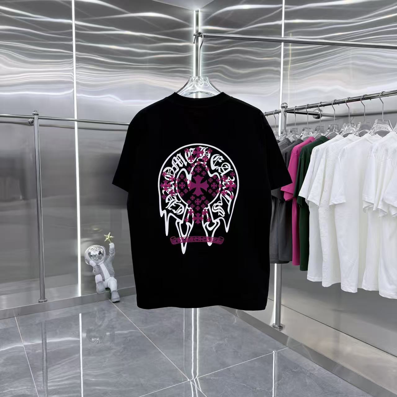 💰130 CH 2025秋冬新款 320克定制面料 圆领短袖 重叠刻字模+植绒十字架 男女同款宽松版 S M L XL XXL 五个码 颜色 黑色 白色