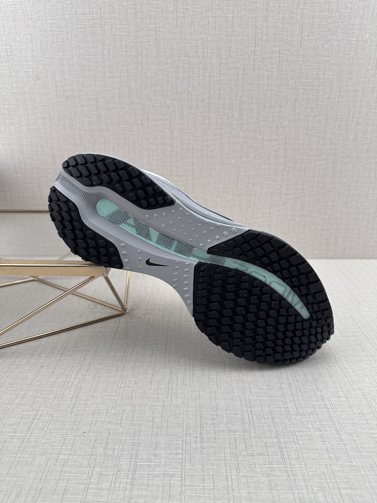 P240Nike Air Zoom Pegasus Premium 耐克2011网面气垫跑鞋 HQ2592-107