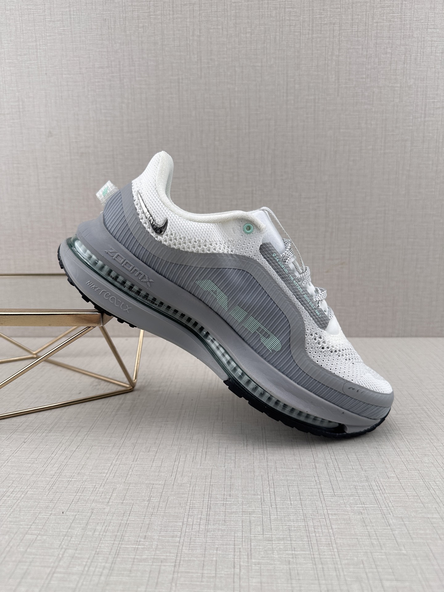 P240Nike Air Zoom Pegasus Premium 耐克2011网面气垫跑鞋 HQ2592-107