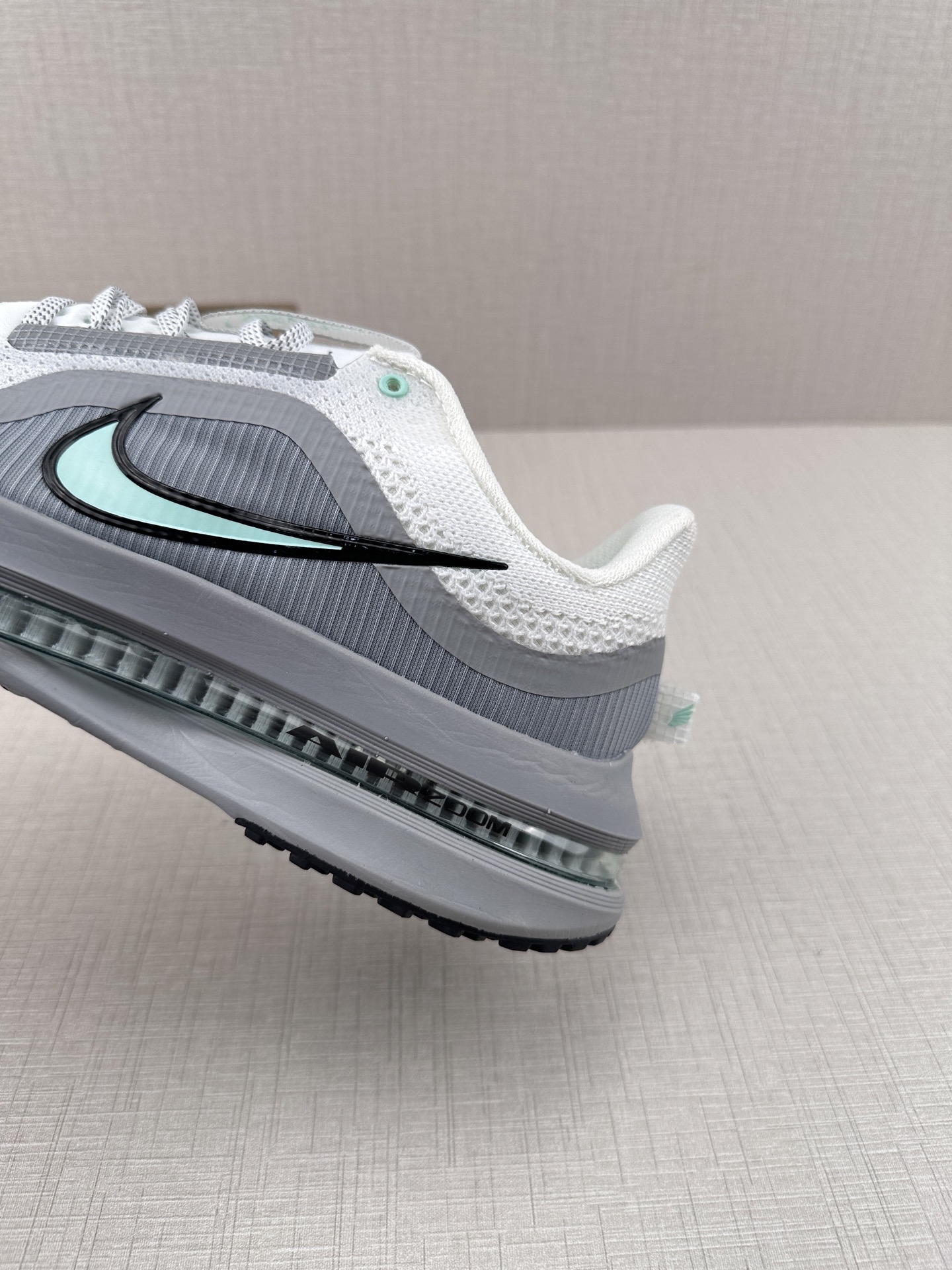 P240Nike Air Zoom Pegasus Premium 耐克2011网面气垫跑鞋 HQ2592-107