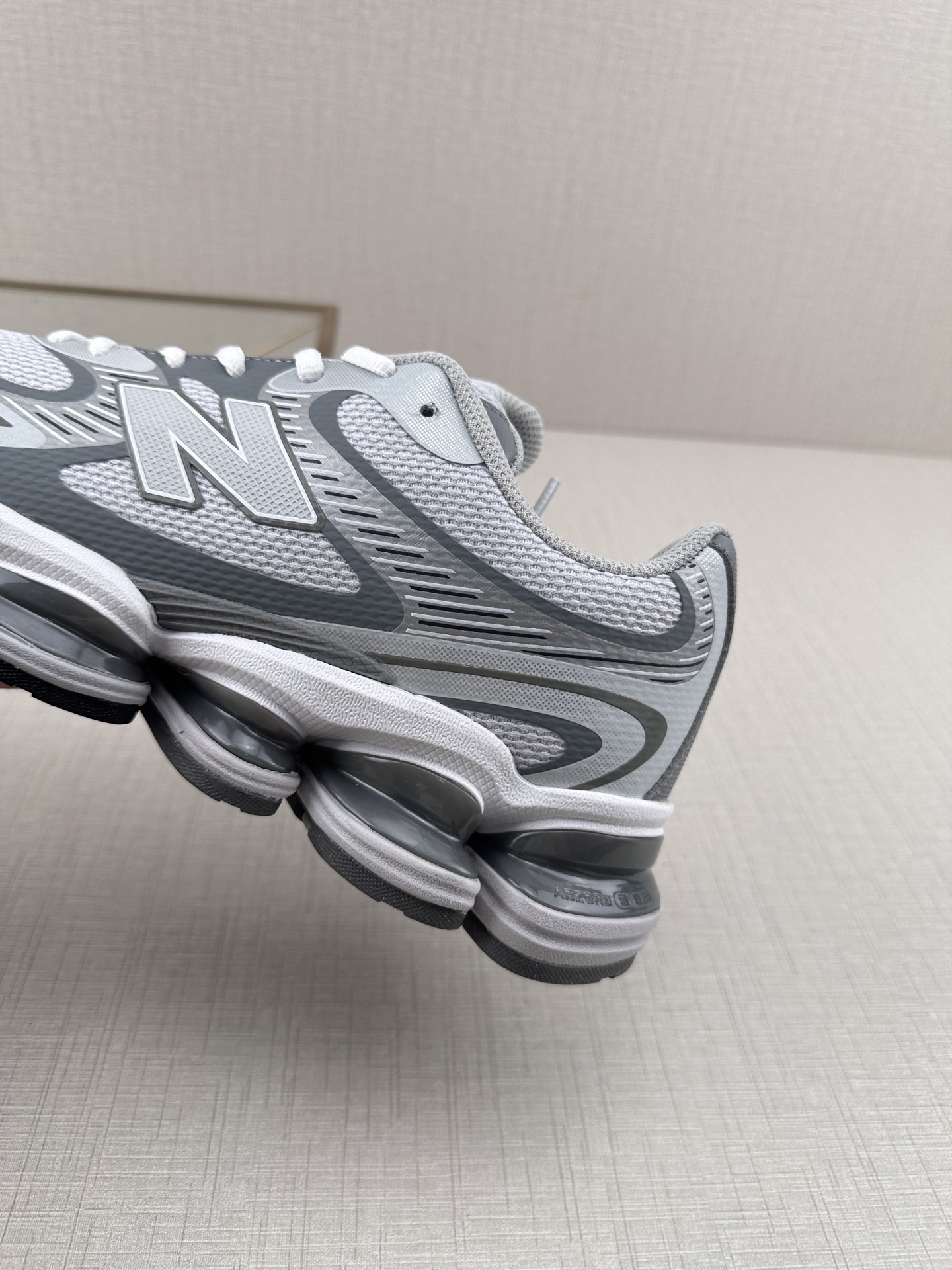 P240 New Balance 2000系列2011复古老爹风休闲运动慢跑鞋 U2000DSM