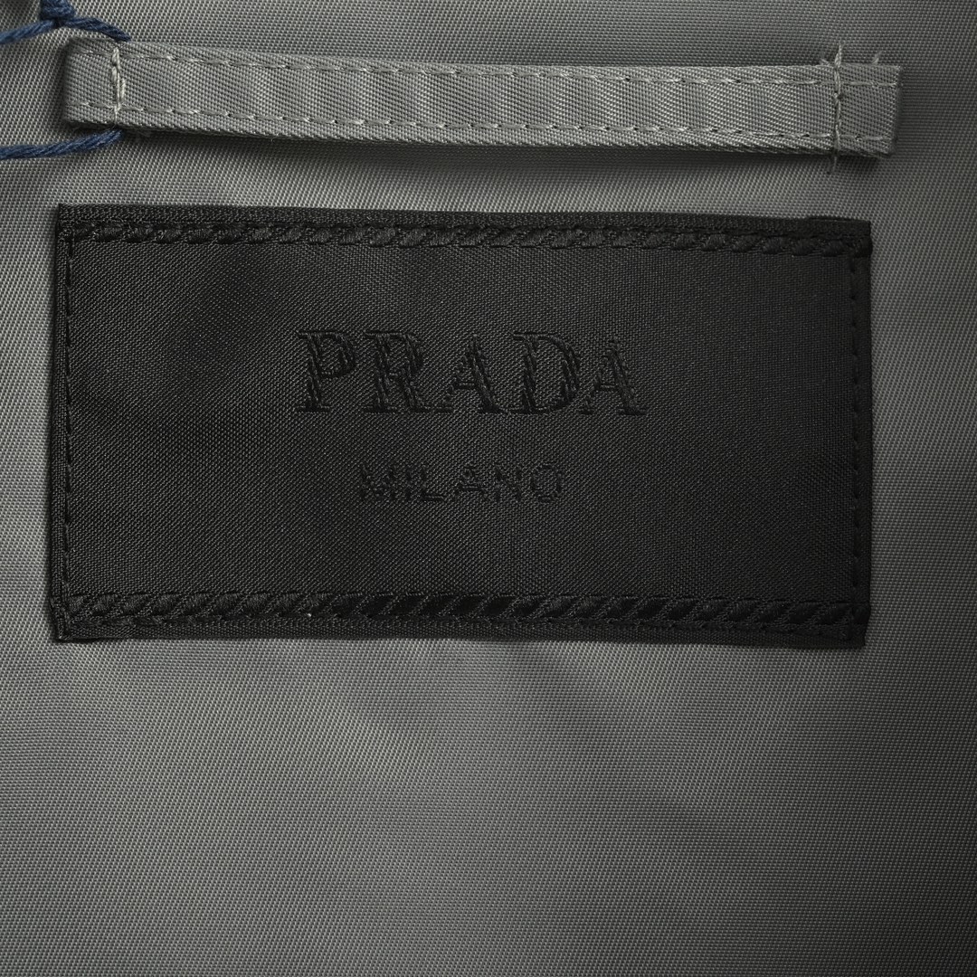 Prada/普拉达 24Fw 高密度三角标尼龙衬衫夹克