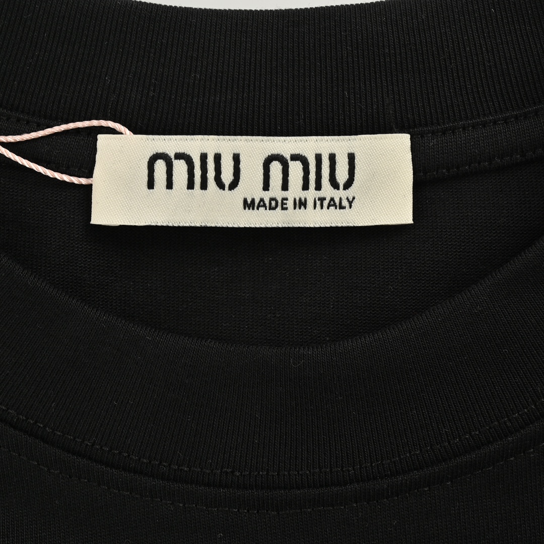 MiuMiu/缪缪 24ss 胸口logo爱心贴布刺绣长袖T恤