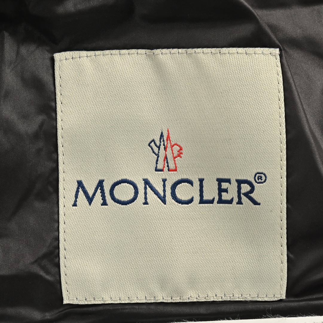 Moncler/蒙口 王菲同款收腰女士连帽羽绒服