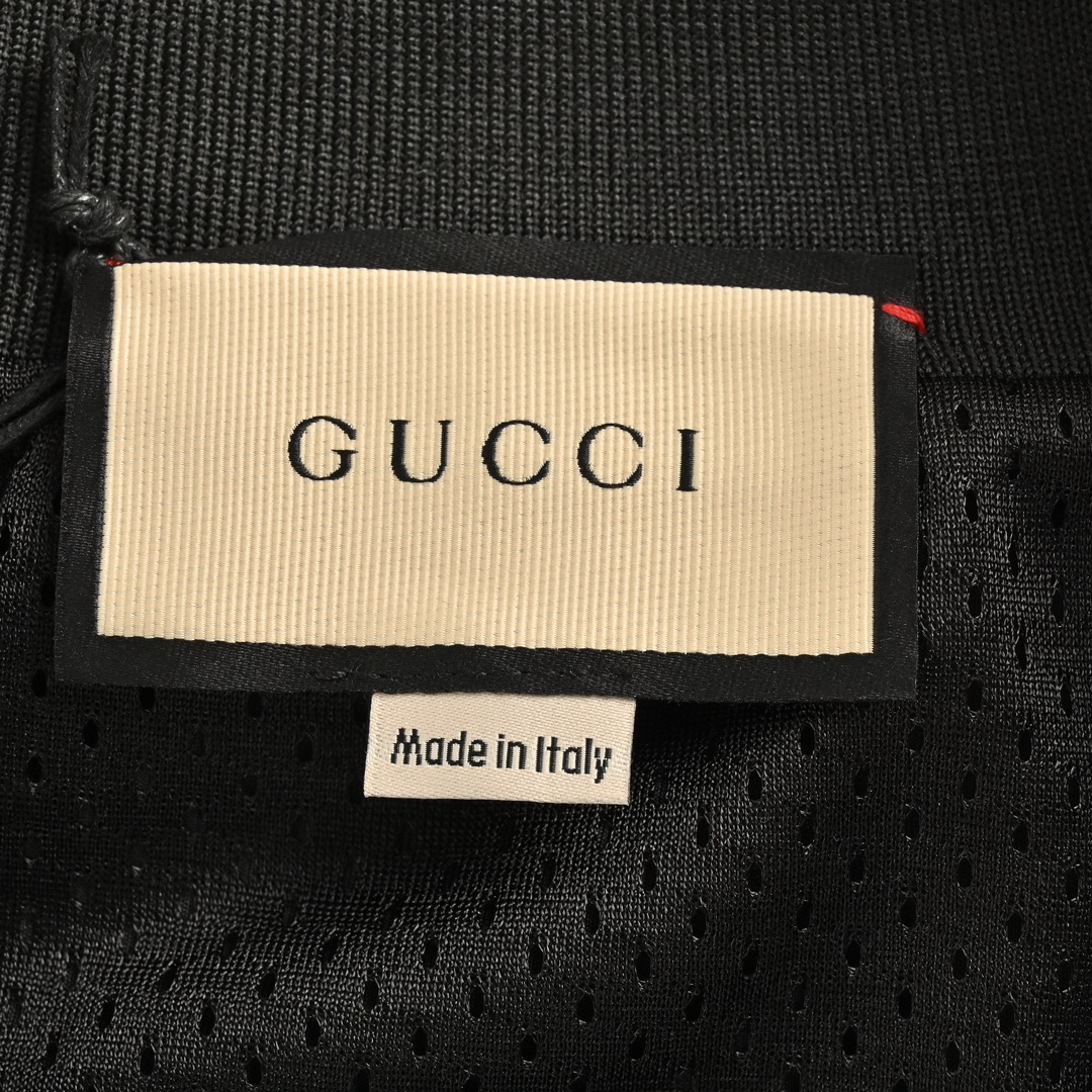 Gucci/古驰 23Fw 双G互扣半拉链外套 2024早春男装系列倾情推出缀饰活力印花的运动单品