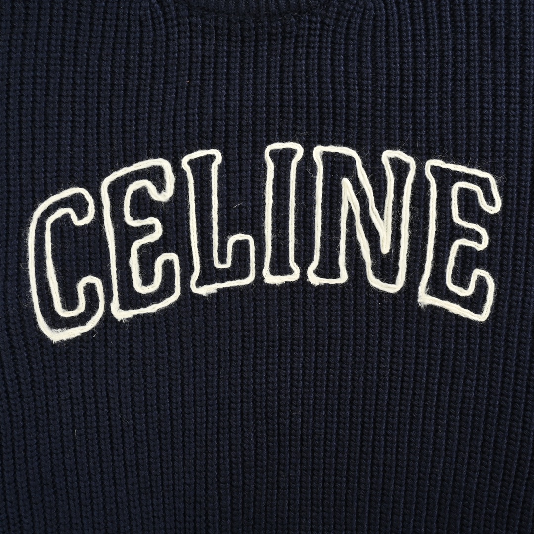 Celine/赛琳 24Fw 毛线镂空字母圆领毛衣 慵懒宽大版型