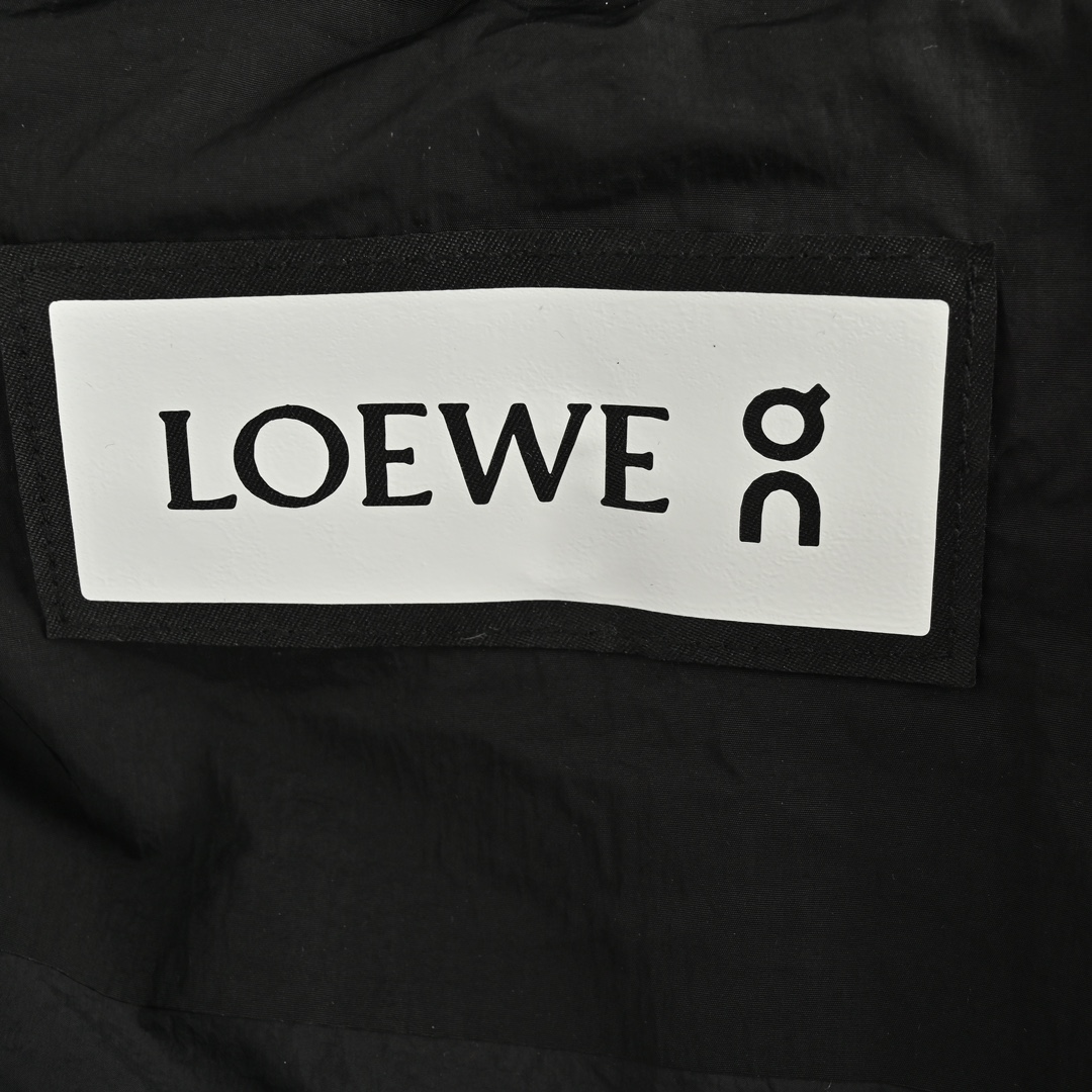 Loewe/罗意威 24Fw 昂跑联名橙色拉链连帽羽绒服