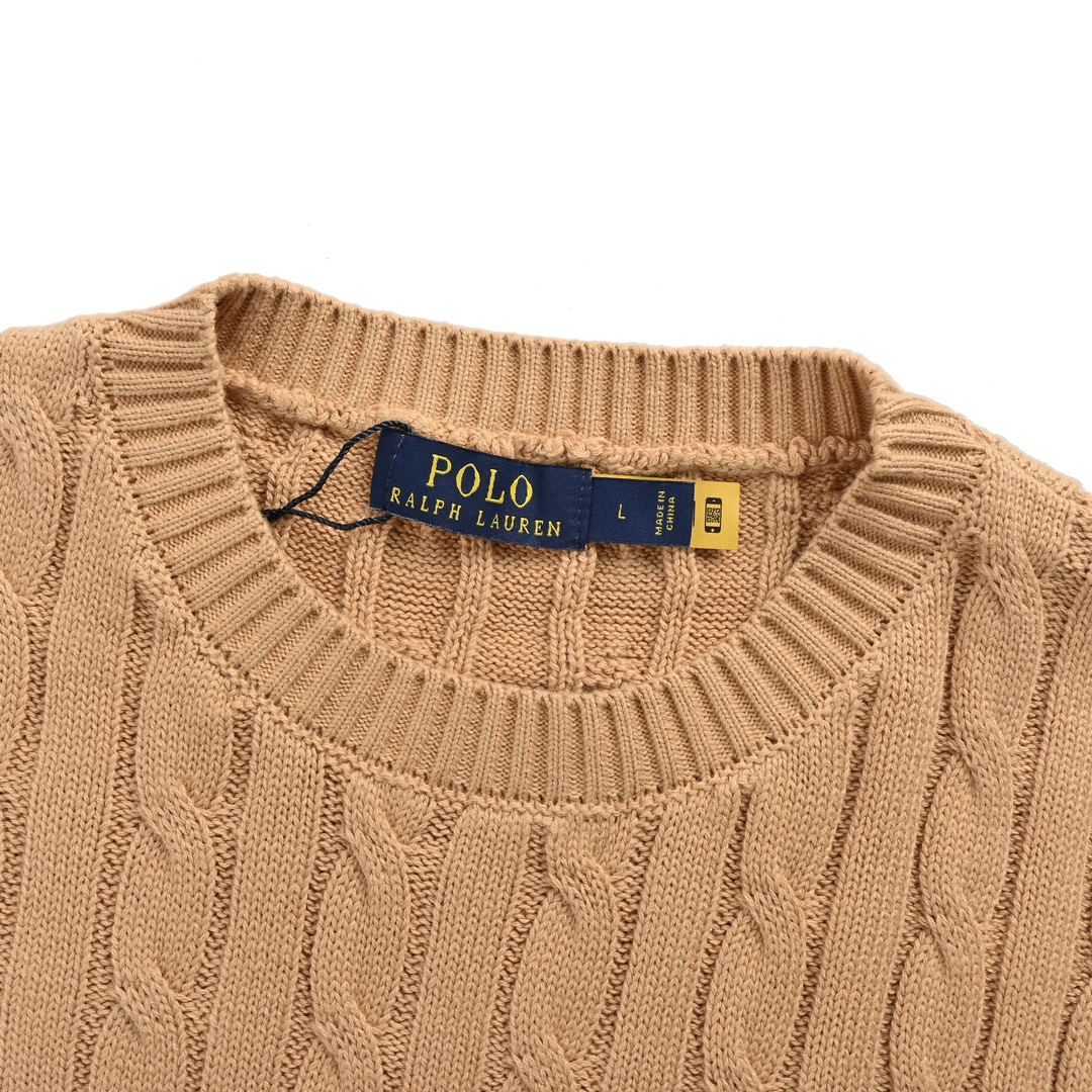 本地自取:💰220
Ralph Lauren/拉夫劳伦 25Fw 绞花粗针混纺圆领毛衣
胸口高密度百灵达万针刺绣,吊牌辅料全部还原原版。
面料采用进口纯棉纱线混纺羊毛,上身舒适高级感拉满,无数网红博主穿搭必备,原版超级慢买到,一件针织衫就能穿出不一样的时尚感觉。
表面面料带羊绒的雾面感觉,蓬松度够够的,可以说做到乱真的高度,一眼就是顶级品质!
复古的多巴胺配色,经典耐看,性价比很高,强烈推荐
颜色:藏青色 卡其色 灰色 白色
Size:S-XL