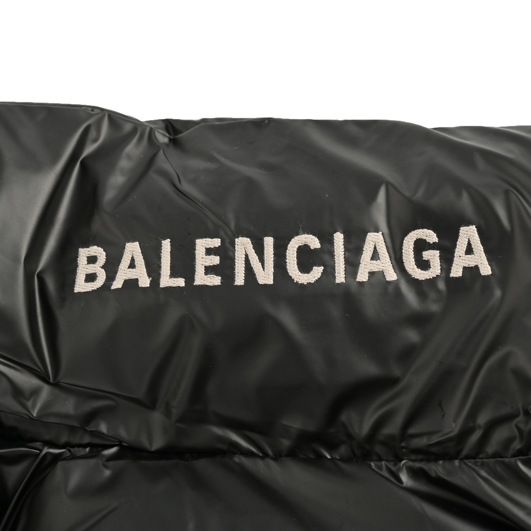 Balenciaga/巴黎世家 24FW 后颈字母刺绣棉服马甲