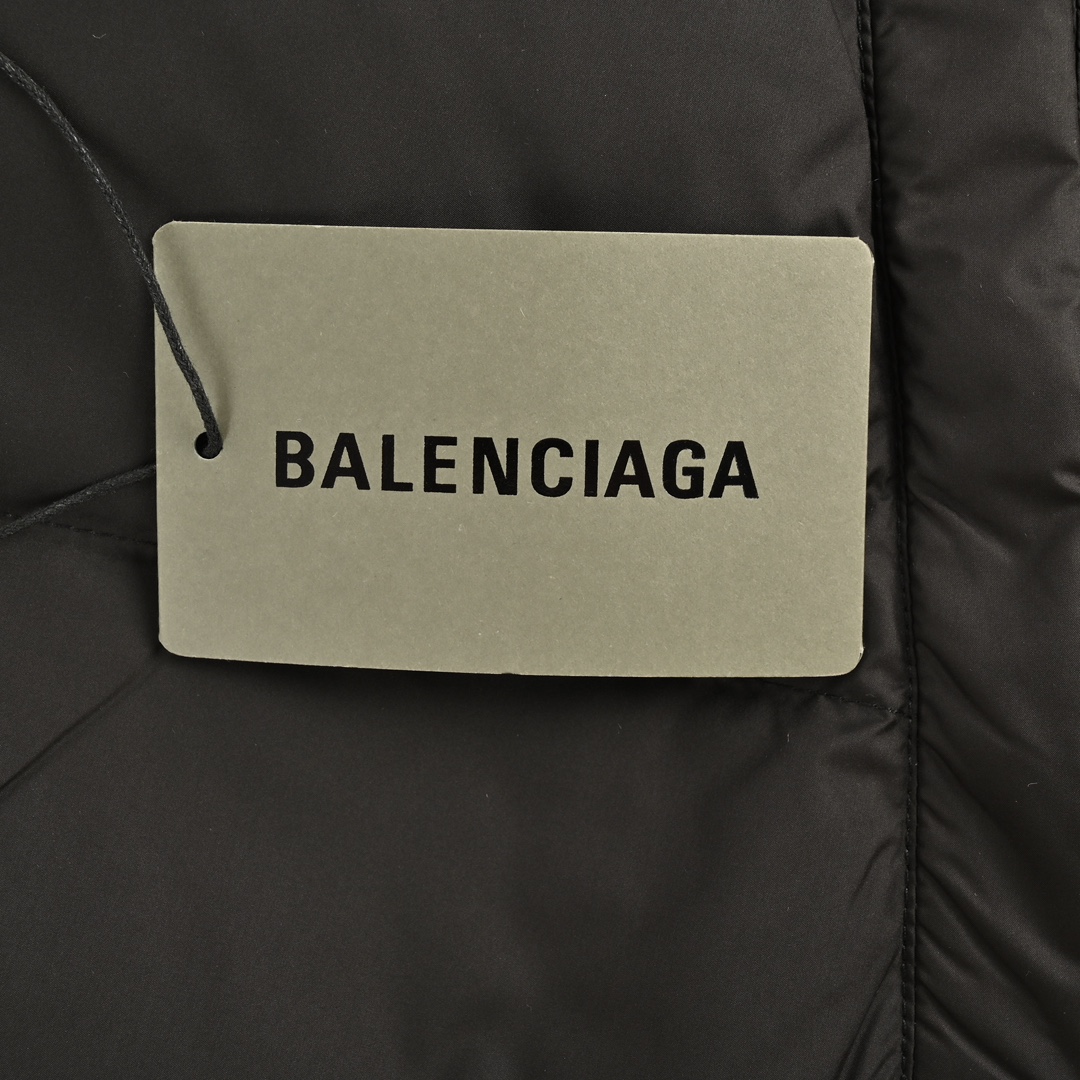 Balenciaga/巴黎世家 24Fw 曼联足球羽绒服