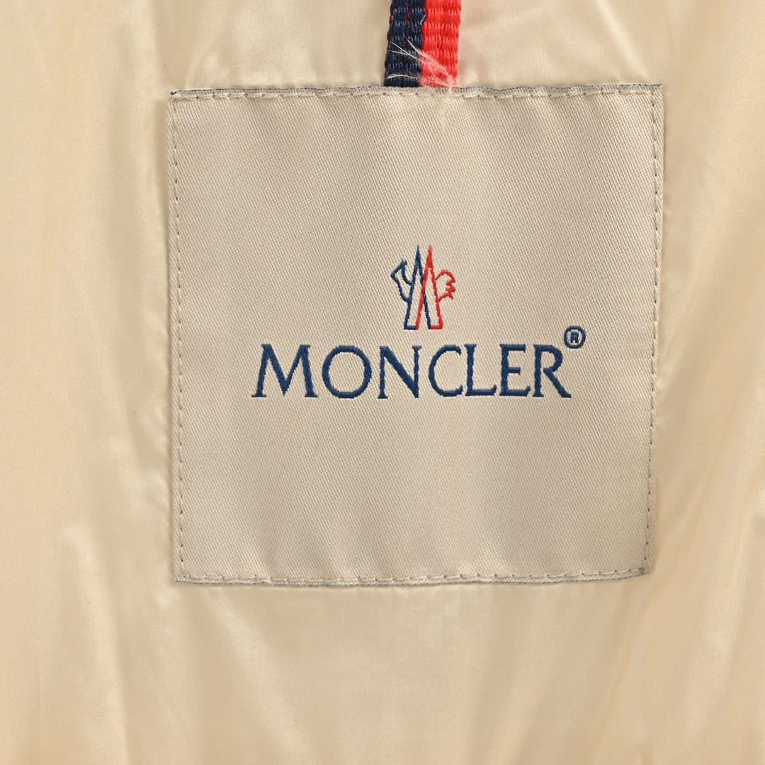 Moncler/蒙口 BROSSE短款连帽V缝线设计收腰腰带羽绒服