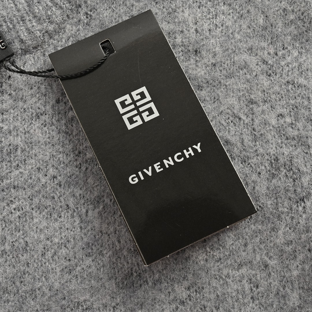 GIVENCHY/纪梵希 狗头马海毛毛衣