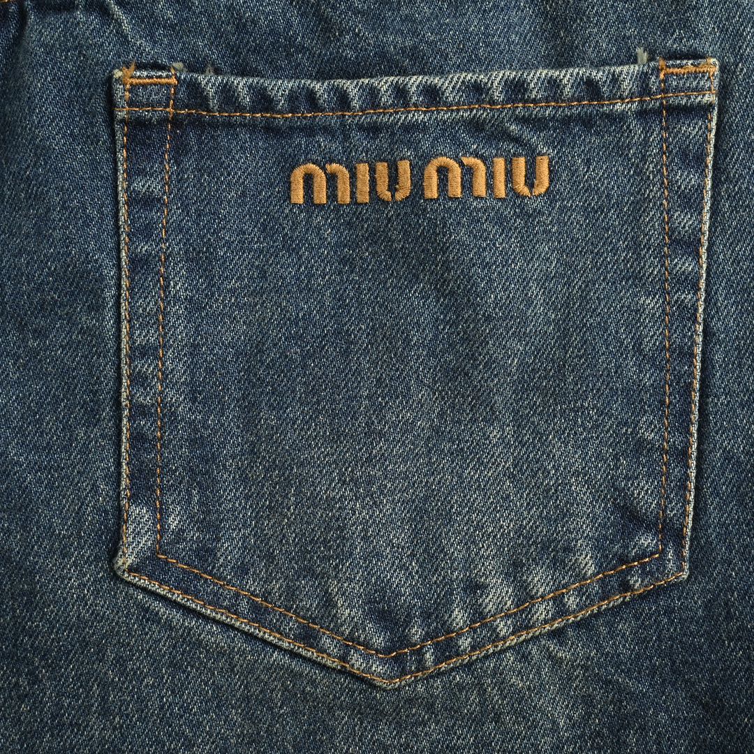 Miu Miu/缪缪 24Fw 后袋刺绣logo牛仔裤 复古做旧水洗处理牛仔蓝配色