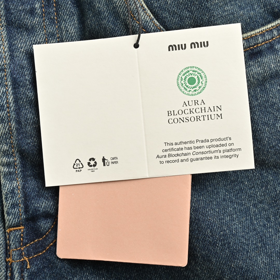 Miu Miu/缪缪 24Fw 后袋刺绣logo牛仔裤 复古做旧水洗处理牛仔蓝配色