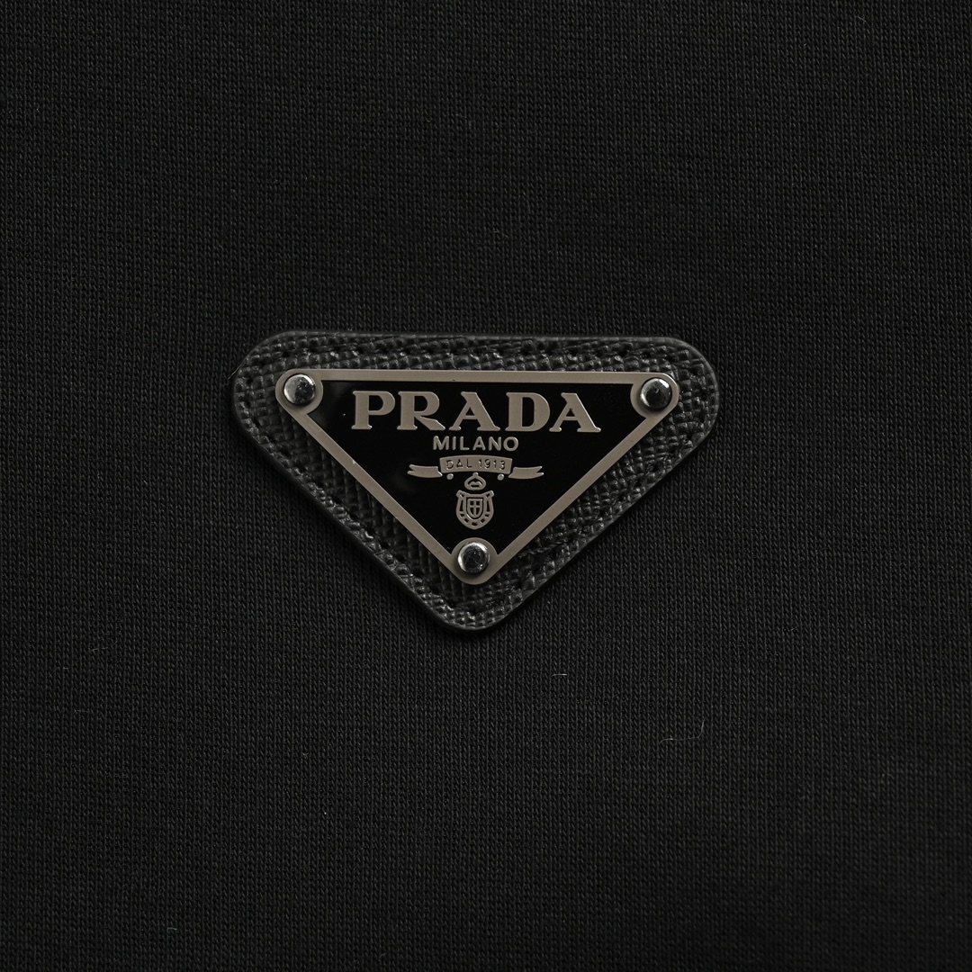 Prada 普拉达 三角标拼布拉链夹克外套-Chinese UA Cheap High Quatity Brand Clothes Bags handbags Sneakers wholesale wholesaler seller from China Factory suppliers Fashion Clothing Shoes best Quality Beautiful Price Prada 普拉达 三角标拼布拉链夹克外套