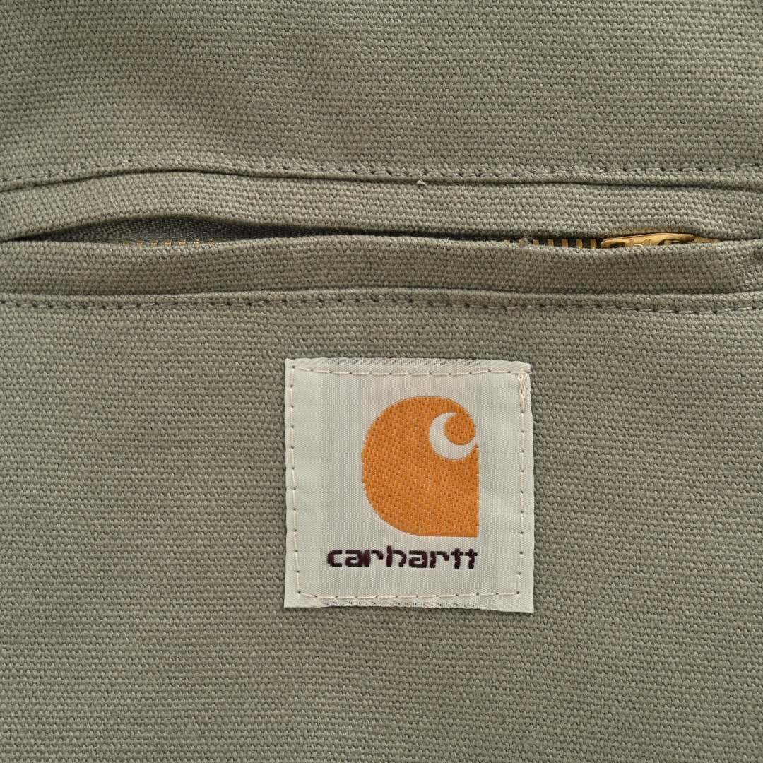 本地自取:💰280
Carhartt WIP卡哈特复古特律工装灯芯绒领棉服夹克
各风格玩家都有上身,没有明显的风格限制新工装
vintag cleanfit vibe urban 都可以轻松拿捏~合适or宽松都ok
纯看个人喜欢选择,都无错!
都是经典配色,真的随便选择
条件允许,多色选择,毕竟也不贵,换着穿,搭配不同裤子,一点毛病没有!!
全新环保棉斜纹布面料轻度水洗感,穿越久越好看!
灯芯绒翻领,经典还原,定制金色拉链,金色纽扣均带有 logo随着使用磨损,感觉回更佳
常规大小,非主流的肥大版型,更适合日常穿搭,各风格都可驾驭,无敌性价比!
Size:S-XL