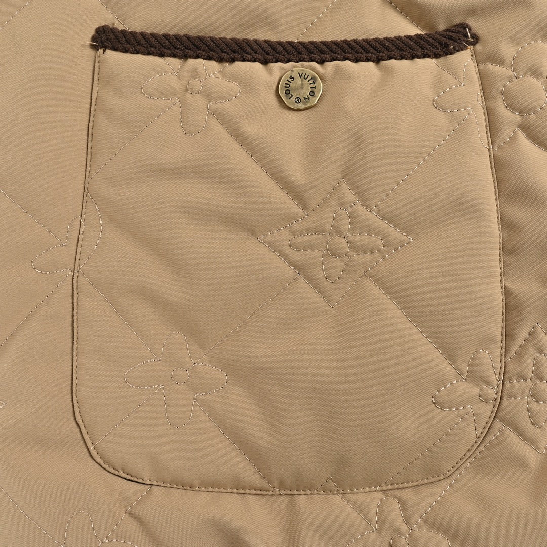 Louis Vuitton/路易威登 24Fw 老花绗缝刺绣灯芯绒领薄棉外套