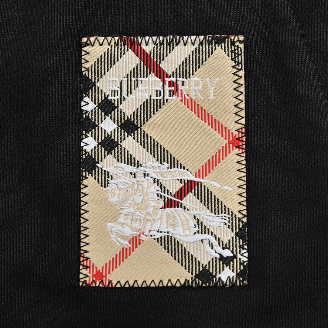 Burberry/巴宝莉 24Fw 下摆战马徽标贴布连帽卫衣
