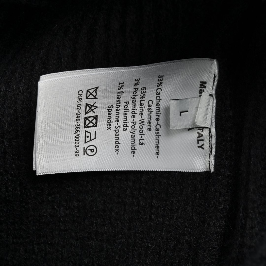 Chrome Hearts/克罗心 24Fw 金属梵文贴皮十字架圆领毛衣