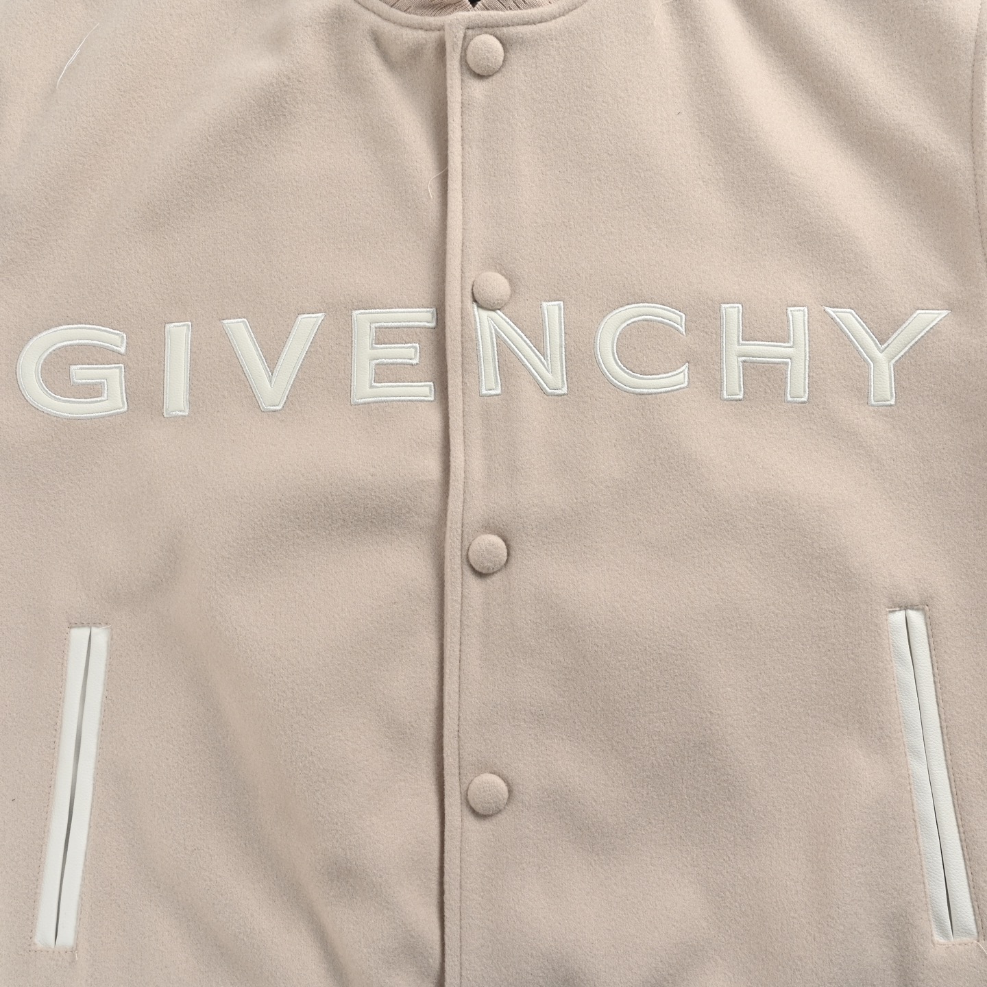 GIVENCHY/纪梵希 24Fw 刺绣字母皮袖拼接棒球服夹克