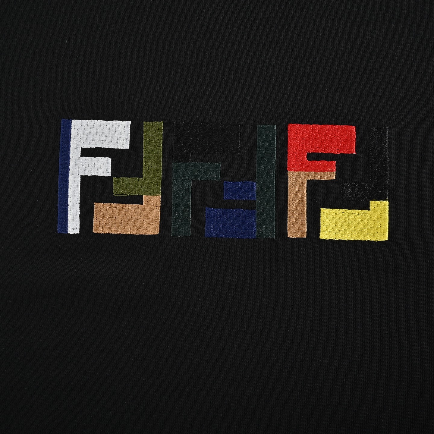 Fendi/芬迪 25ss FF彩色刺绣短袖 榻榻米绣花工艺针数密度饱满