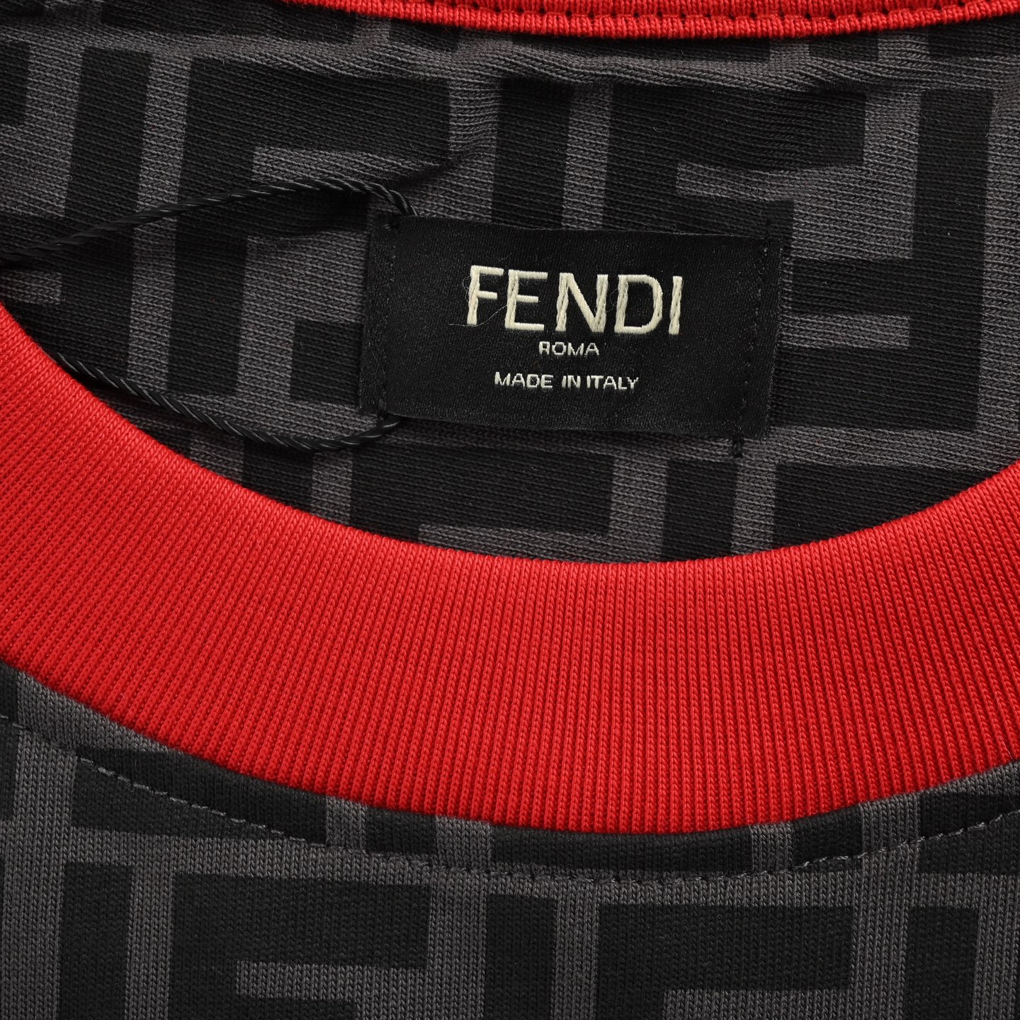 Fendi/芬迪 领口撞色FF满印短袖 Logo标识精致升级