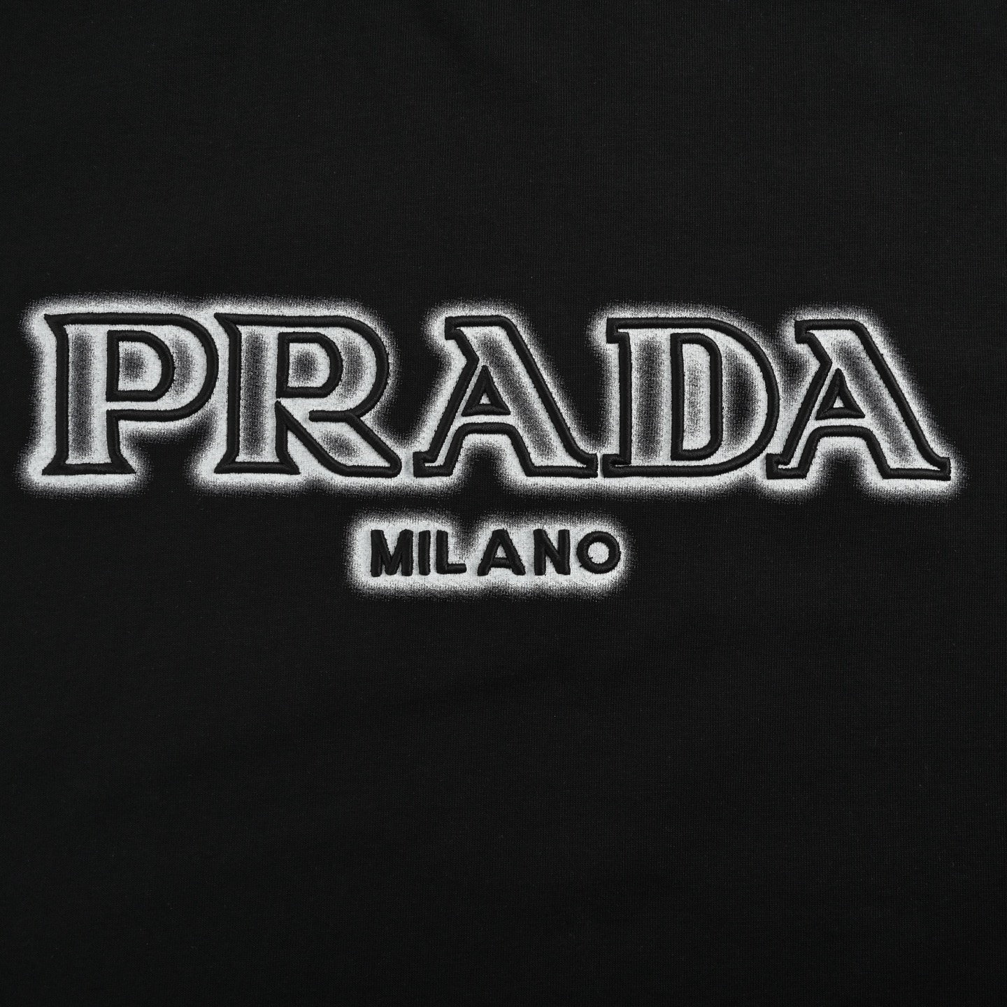 Prada/普拉达 25ss 刺绣字母后背泼墨三角标短袖 经典胸前logo泼墨立体刺绣 白色 黑色