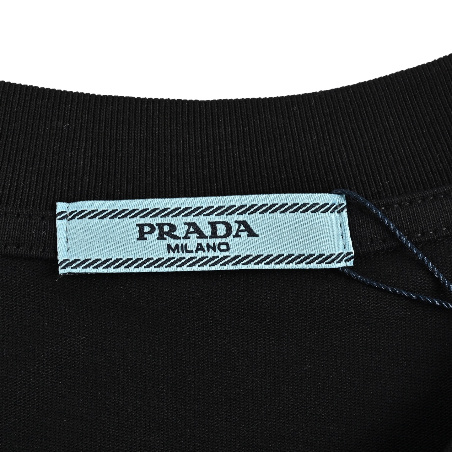 Prada/普拉达 25ss 领口字母刺绣三角标短袖
