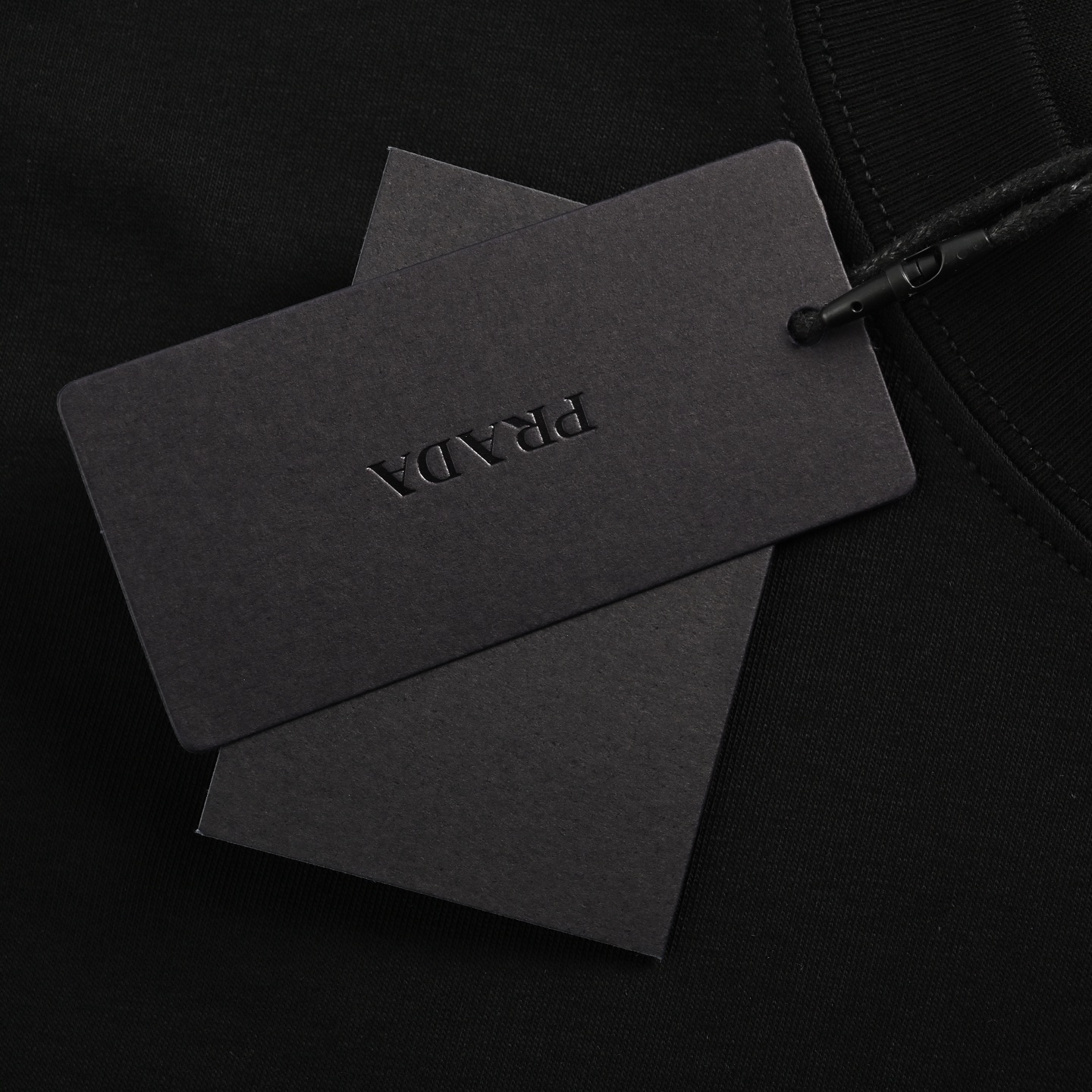 Prada/普拉达 25ss 后背三角标织带短袖 黑色 白色