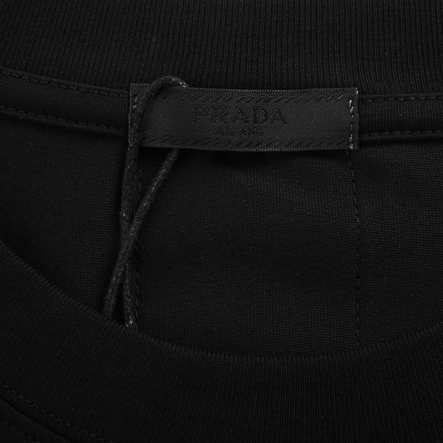 Prada/普拉达 25ss 后背三角标织带短袖 黑色 白色
