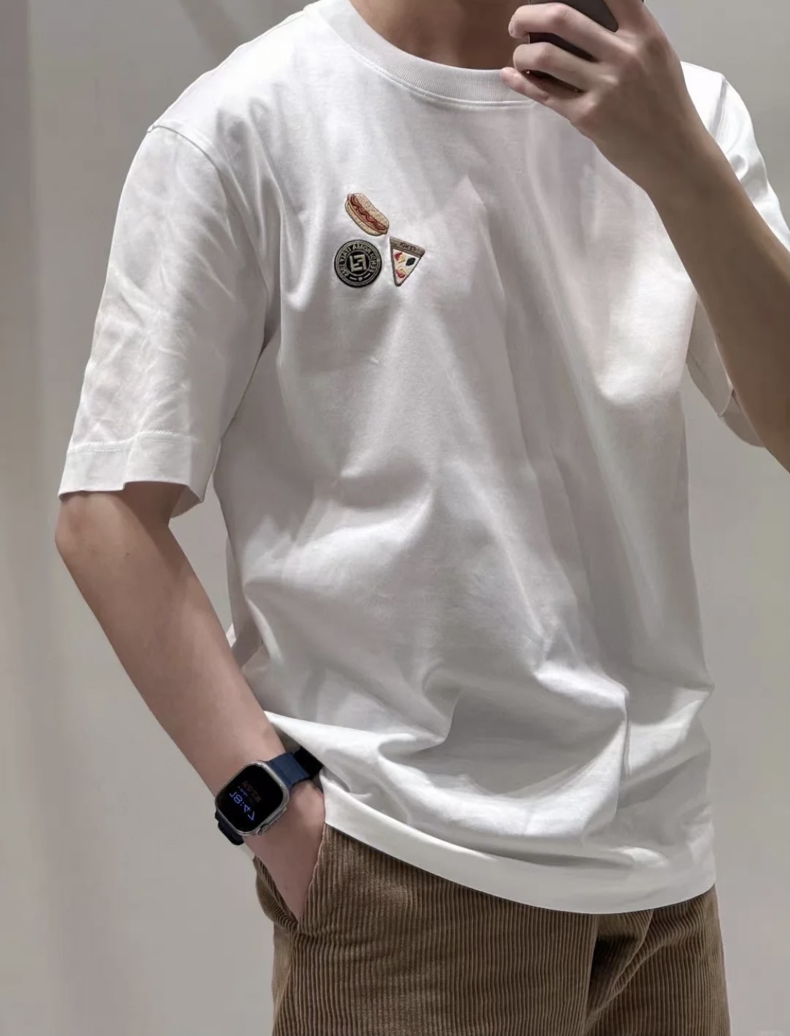 Fendi/芬迪 25ss 热狗披萨徽章刺绣短袖上身效果#