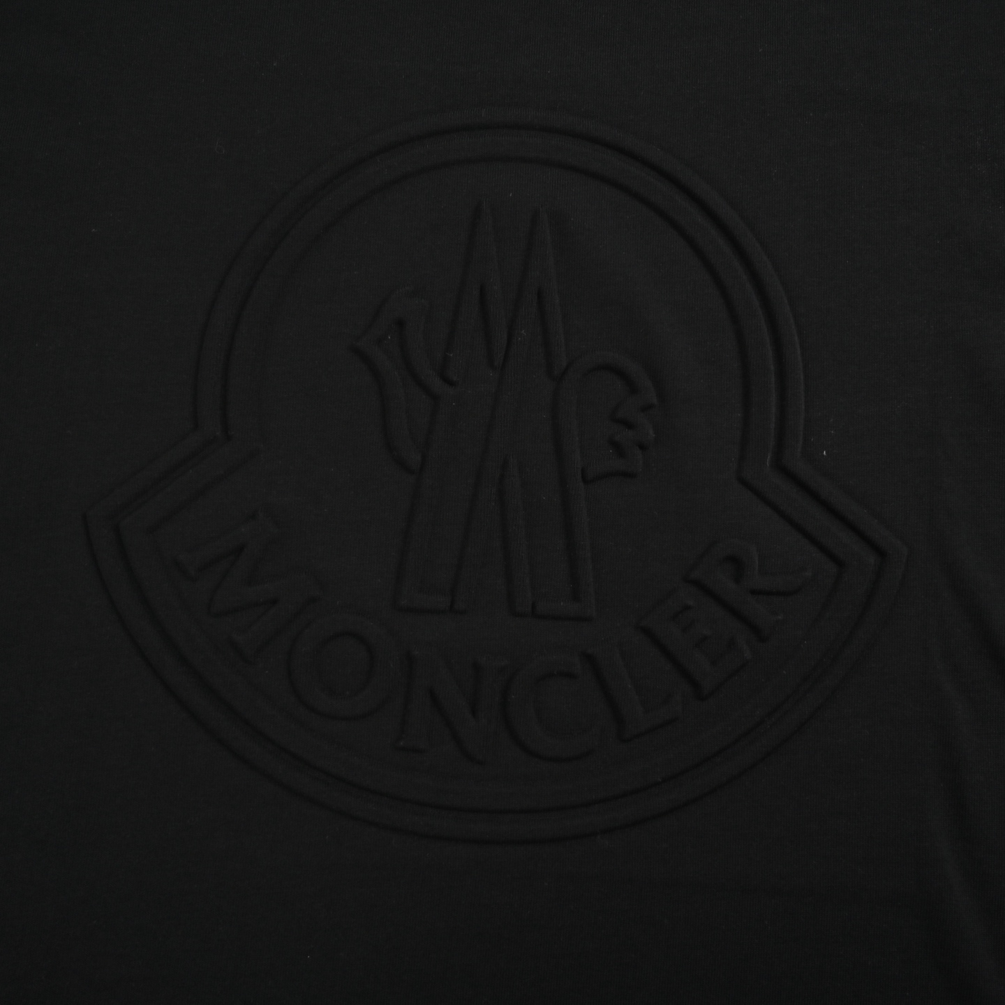Moncler/蒙口 25ss 浮雕压花logo短袖