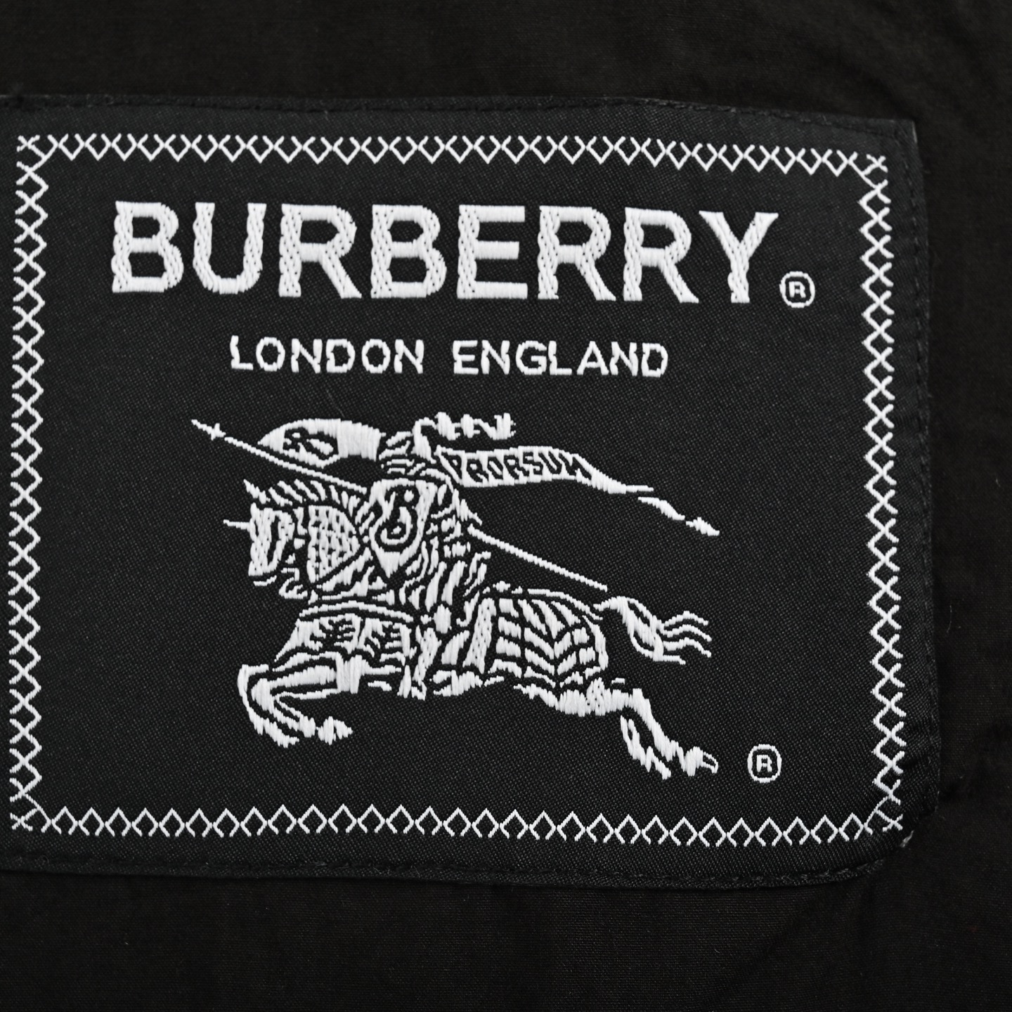 Burberry/巴宝莉 胸口战马贴布衬衫 BBR品牌最具代表性经典条纹衬衣-Chinese UA Cheap High Quatity Brand Clothes Bags handbags Sneakers wholesale wholesaler seller from China Factory suppliers Fashion Clothing Shoes best Quality Beautiful Price Burberry/巴宝莉 胸口战马贴布衬衫 BBR品牌最具代表性经典条纹衬衣