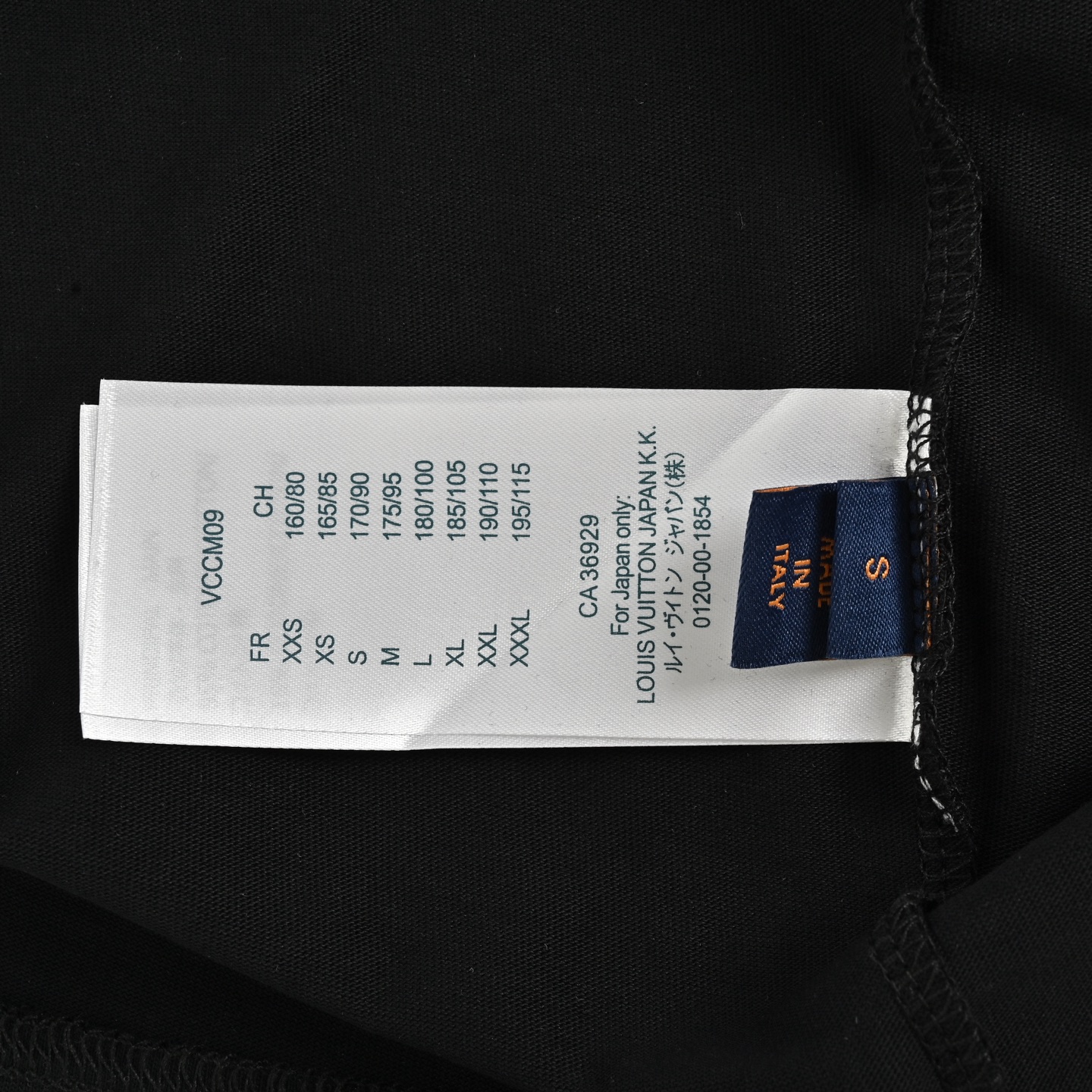 Louis Vuitton/路易威登 领口字母浮雕压花短袖黑色 白色