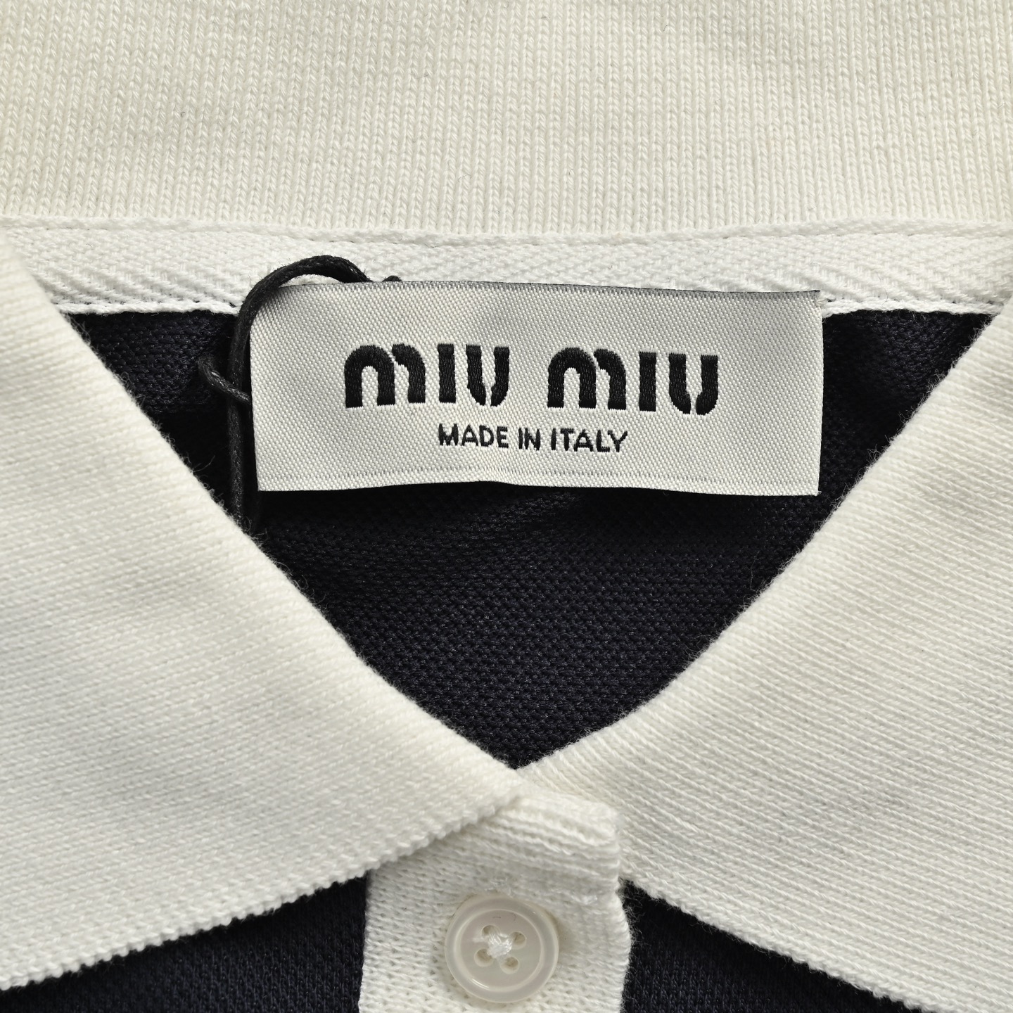 Miu Miu/缪缪 25ss 刺绣字母撞色Polo短袖 这款高定25最新款字母刺绣徽标撞色翻领珠地棉短袖T恤polo衫