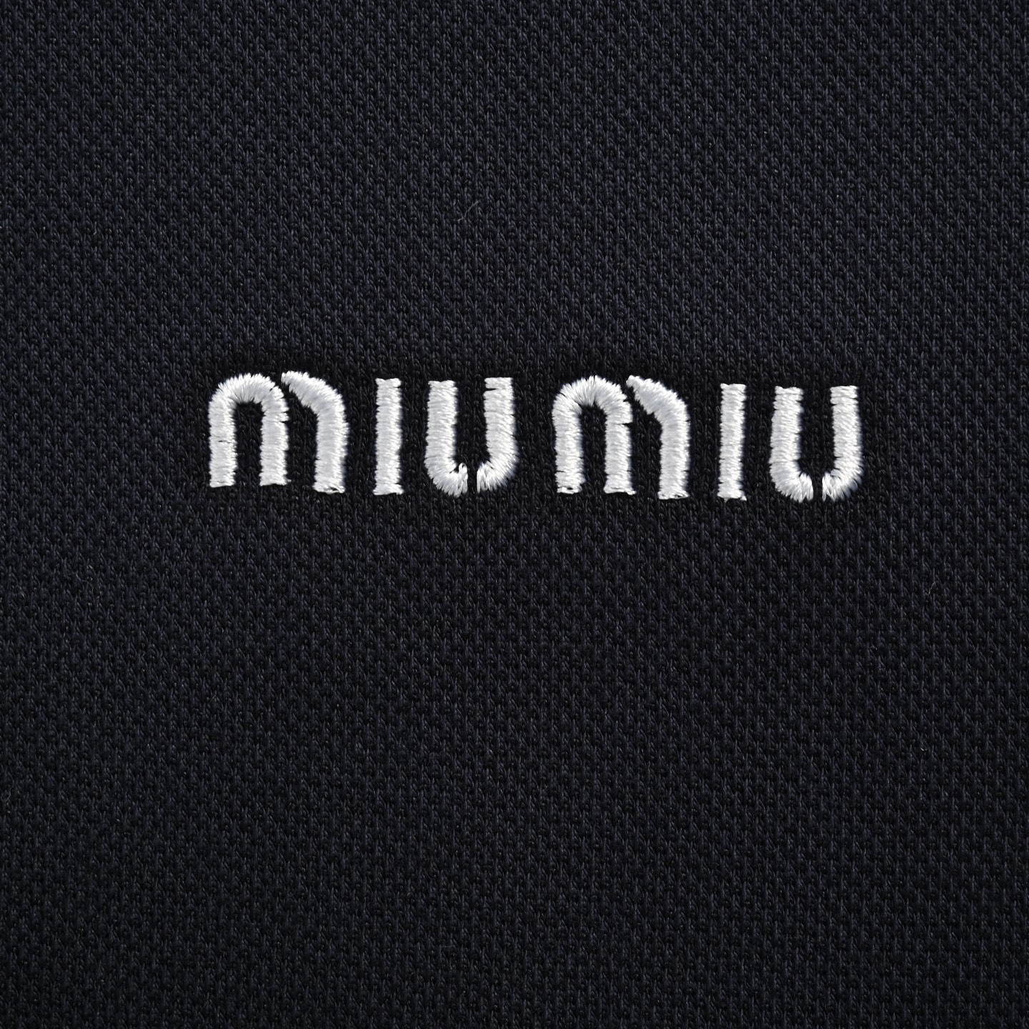 Miu Miu/缪缪 25ss 刺绣字母撞色Polo短袖 这款高定25最新款字母刺绣徽标撞色翻领珠地棉短袖T恤polo衫